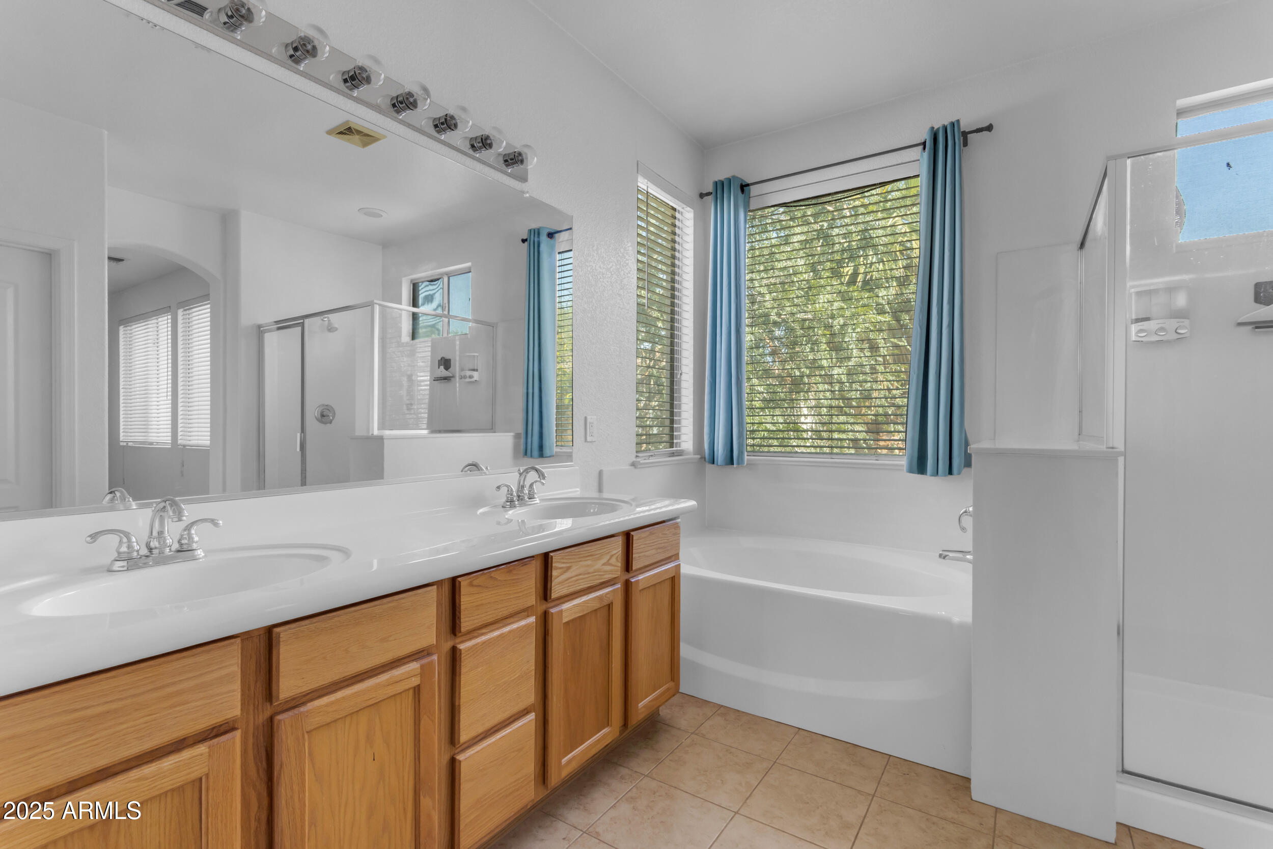 1837 E POLLACK Street