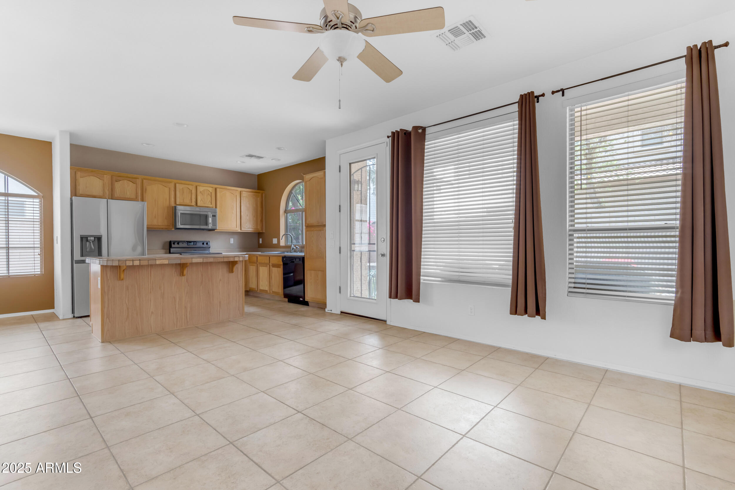 1837 E POLLACK Street