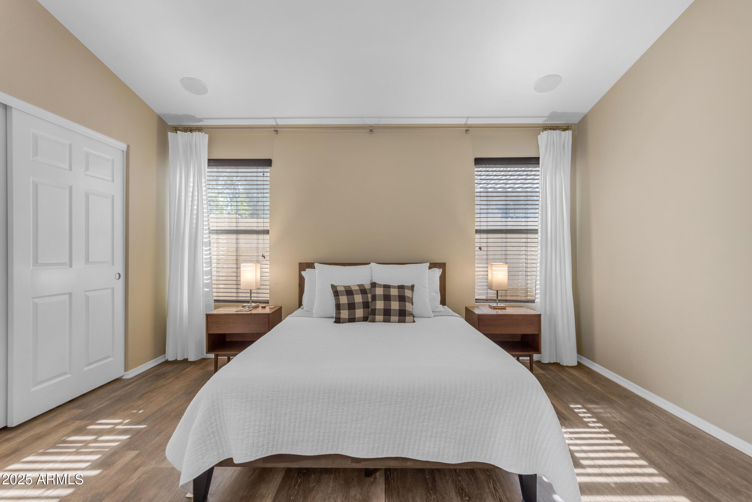 1823 W REMINGTON Drive