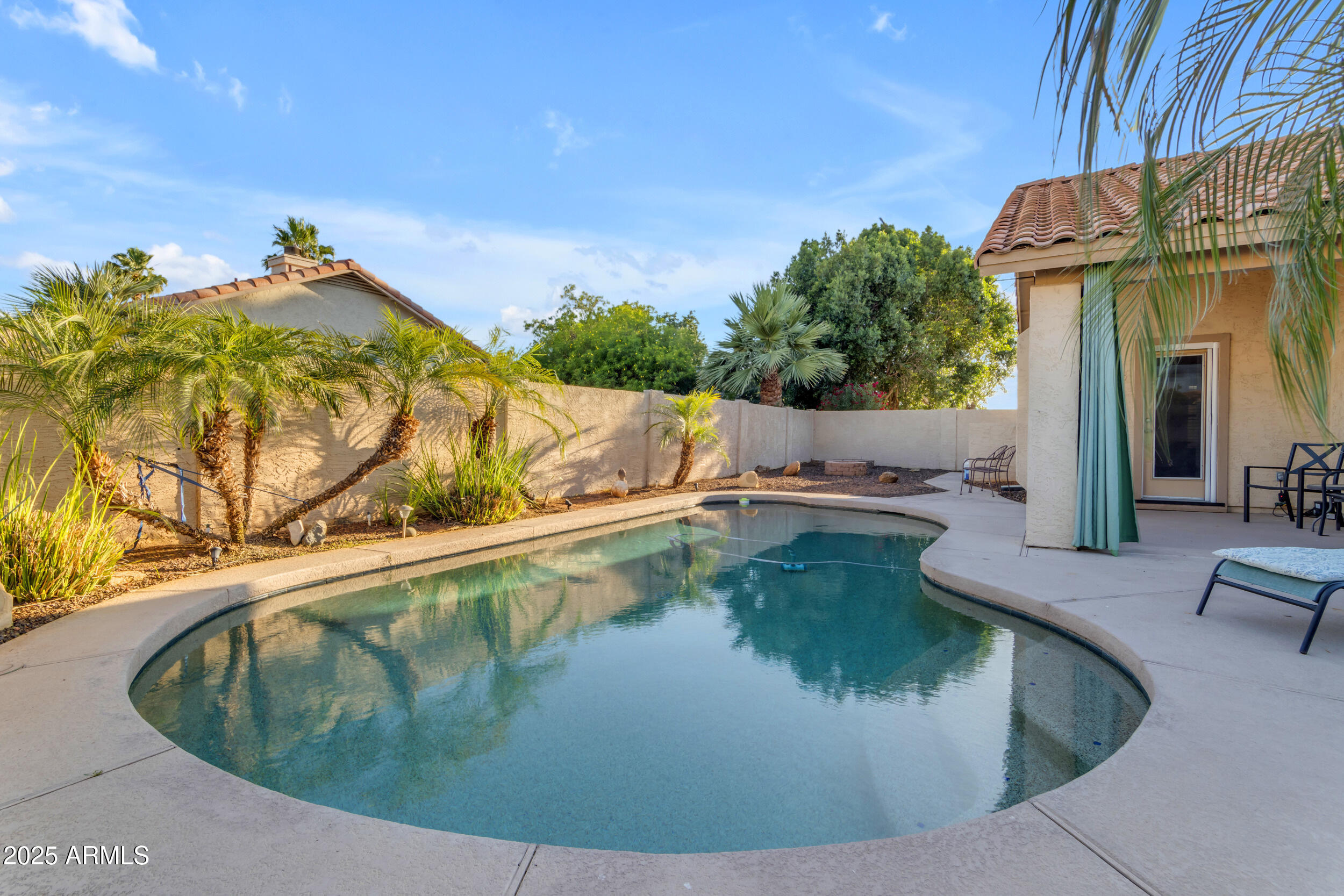 1823 W REMINGTON Drive