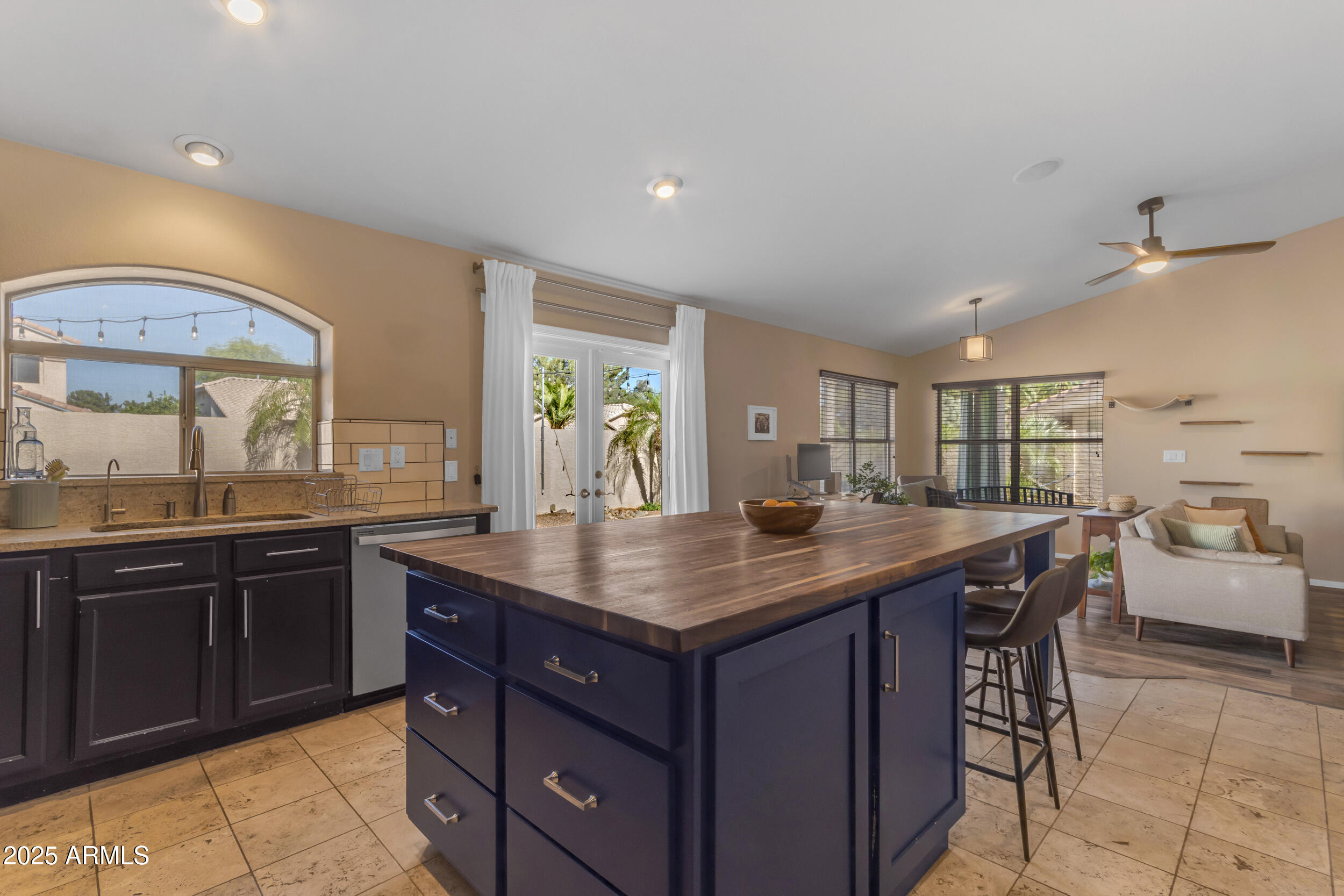 1823 W REMINGTON Drive