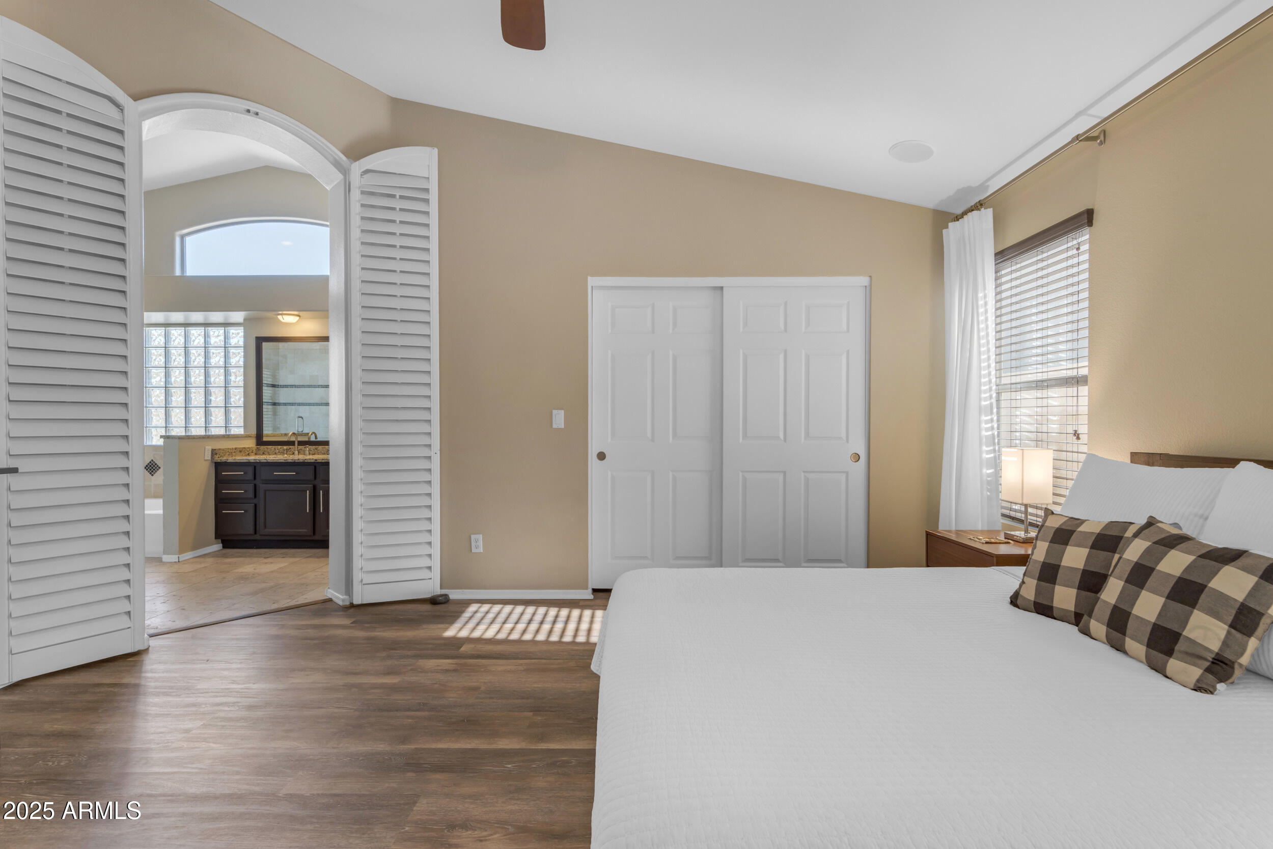 1823 W REMINGTON Drive