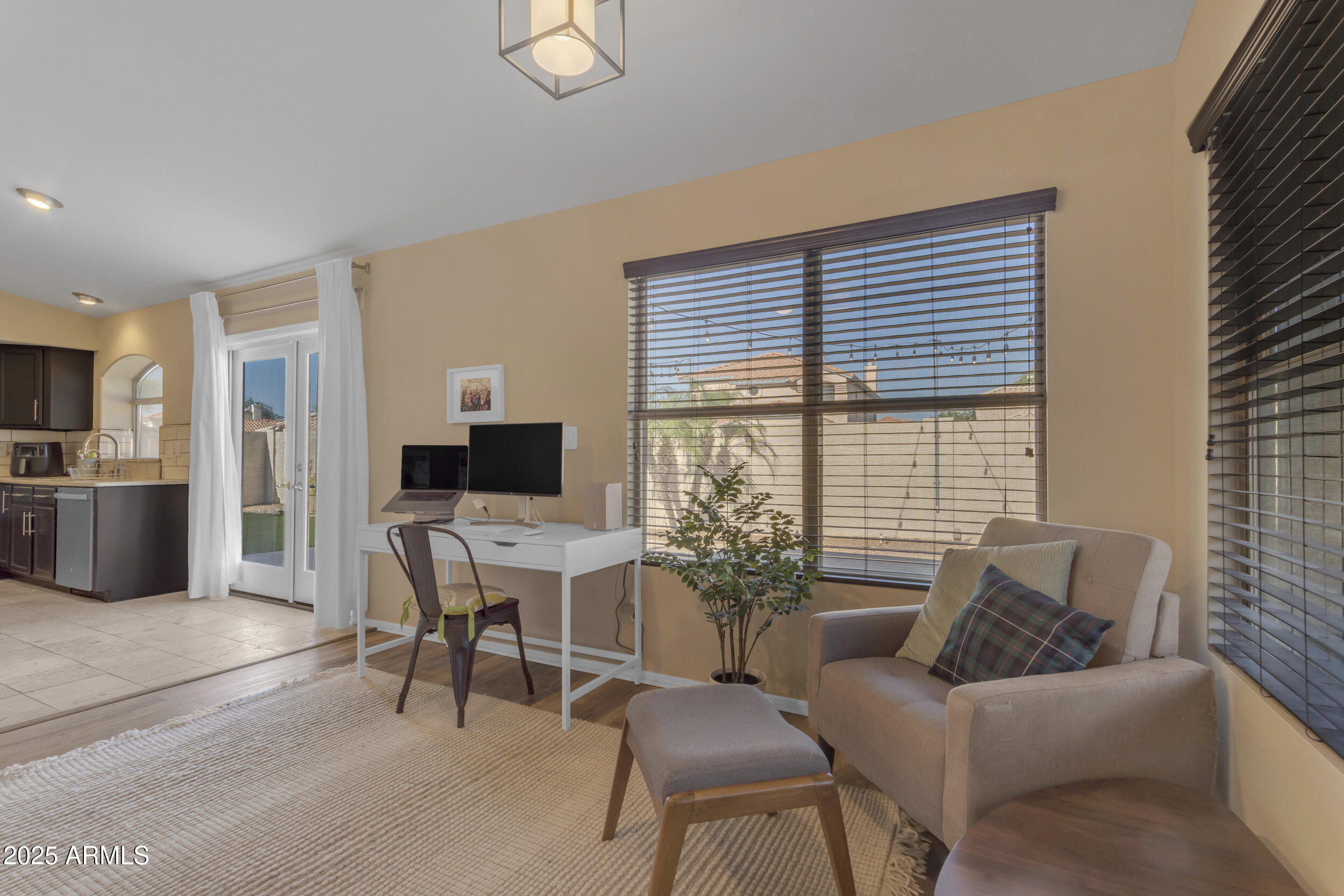 1823 W REMINGTON Drive