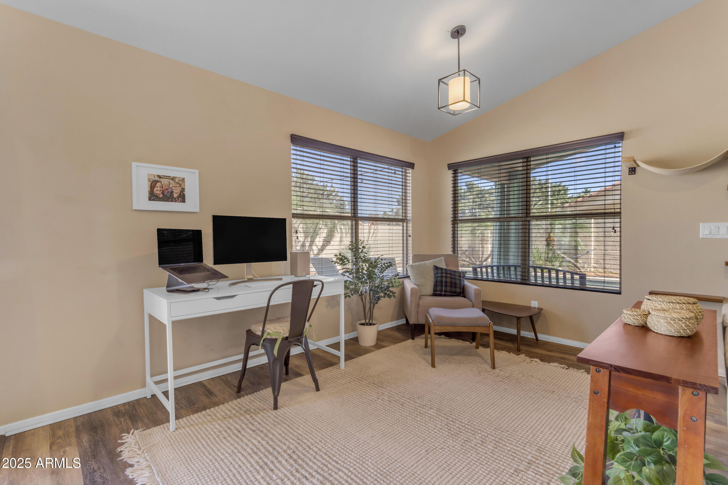 1823 W REMINGTON Drive