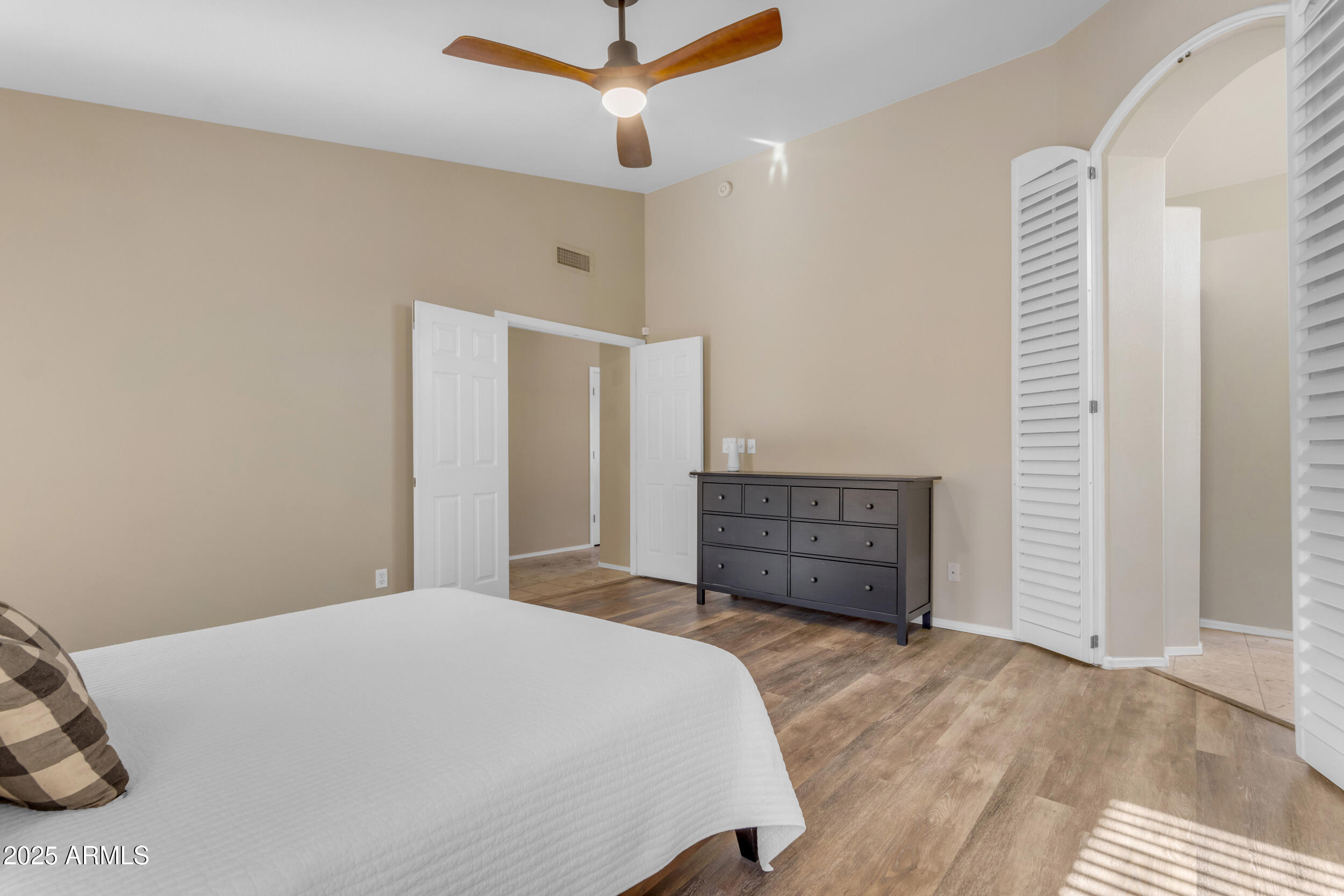 1823 W REMINGTON Drive