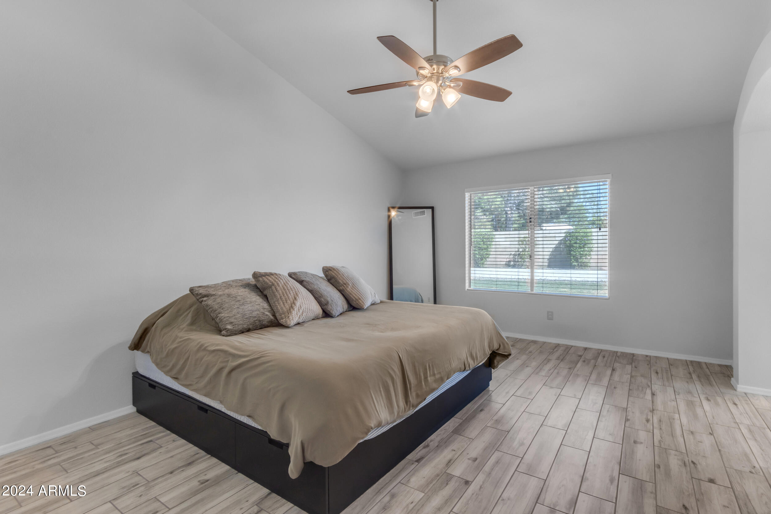 1114 E ARTESIAN Way