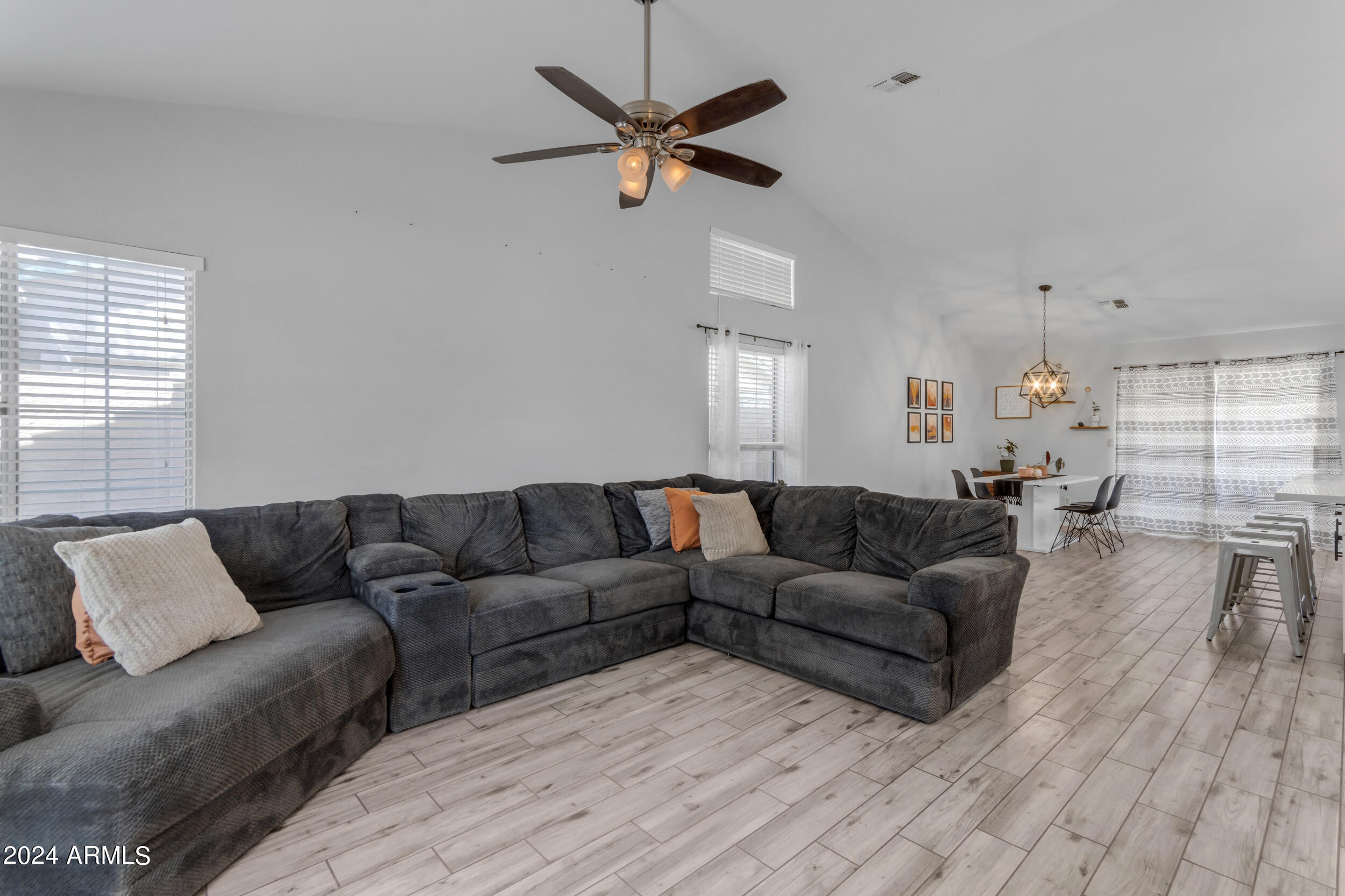1114 E ARTESIAN Way
