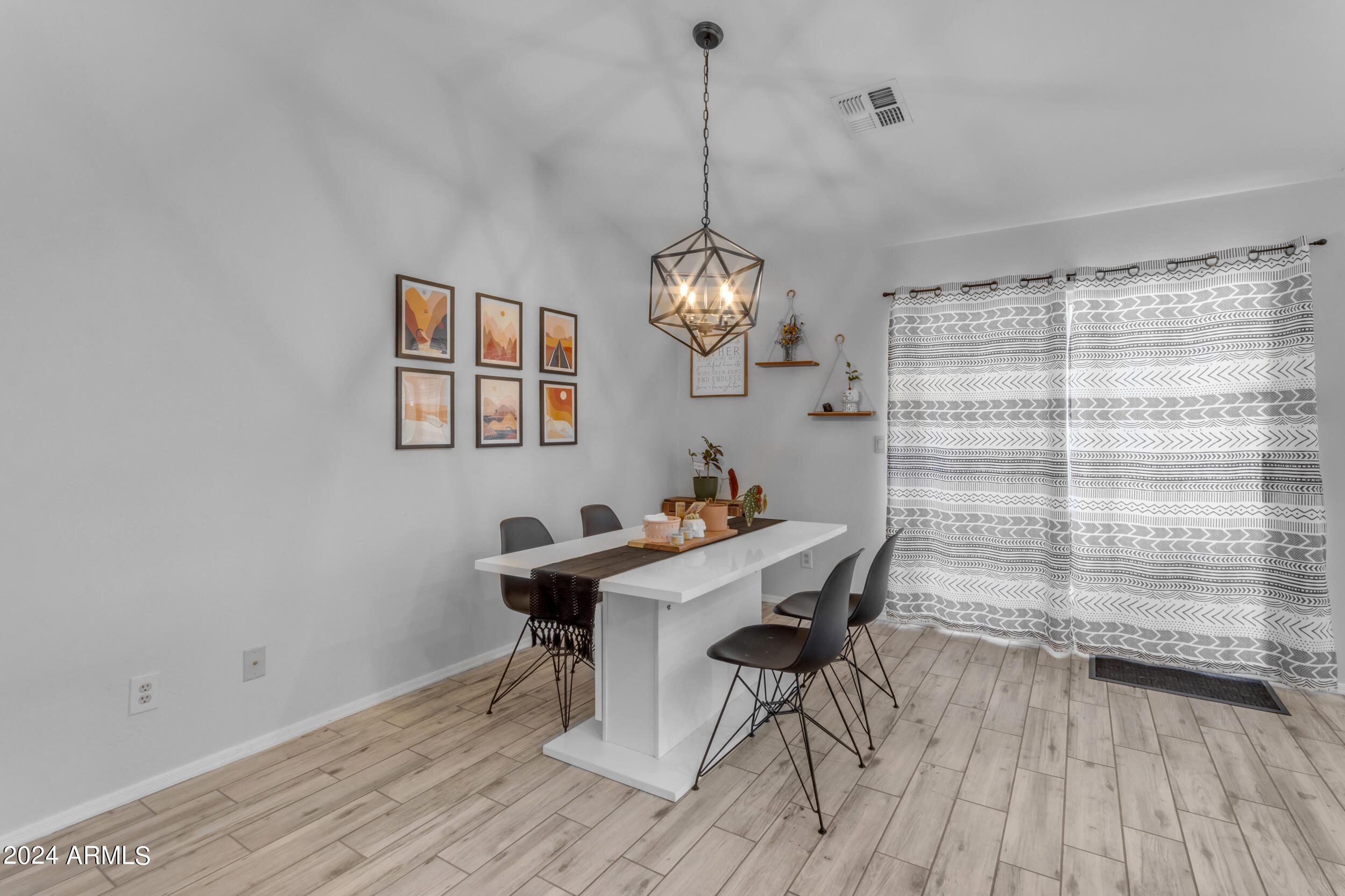 1114 E ARTESIAN Way