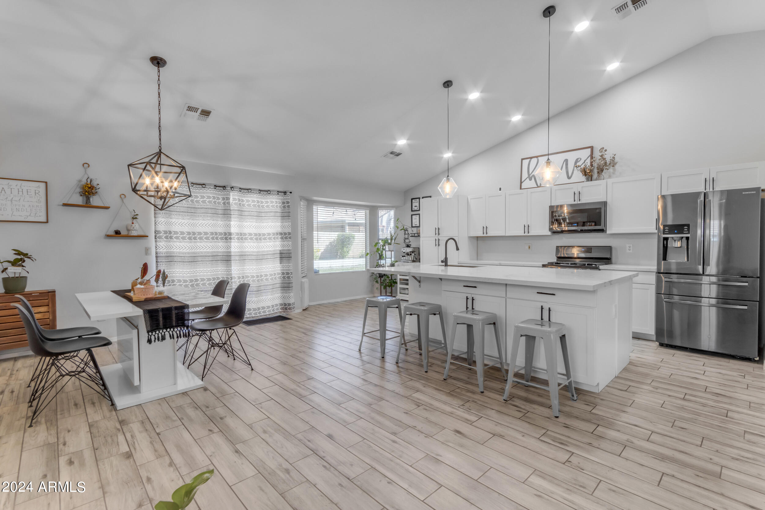 1114 E ARTESIAN Way