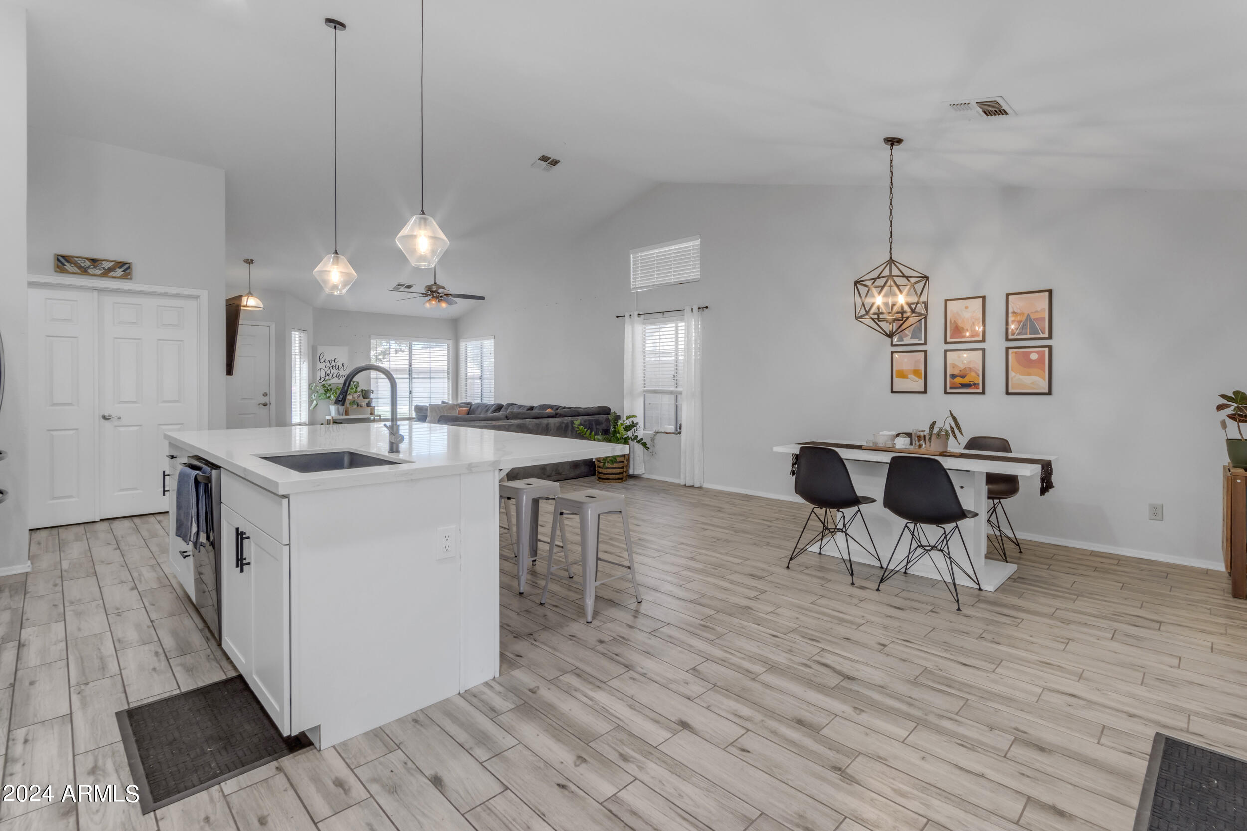 1114 E ARTESIAN Way
