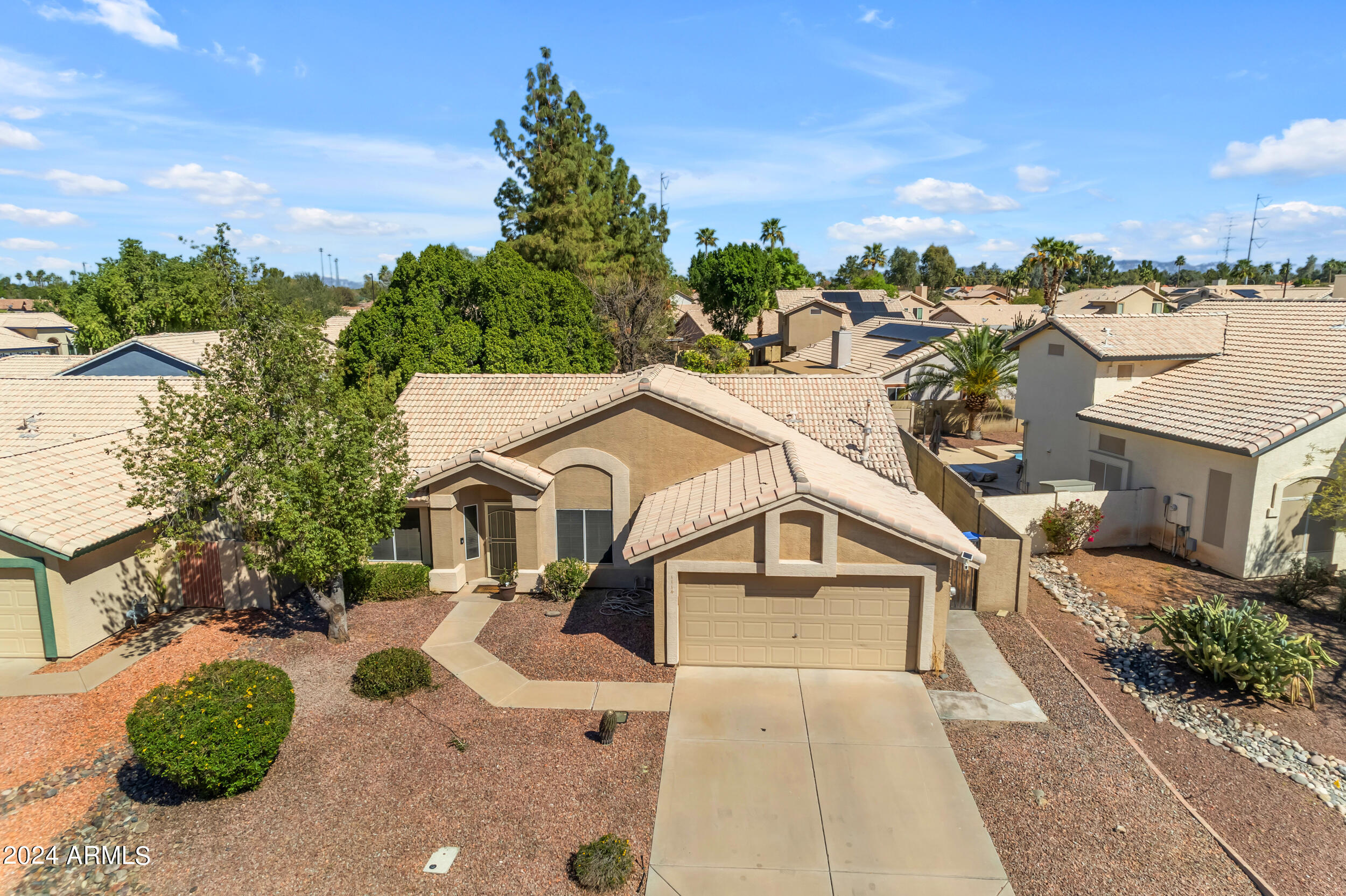 1114 E ARTESIAN Way