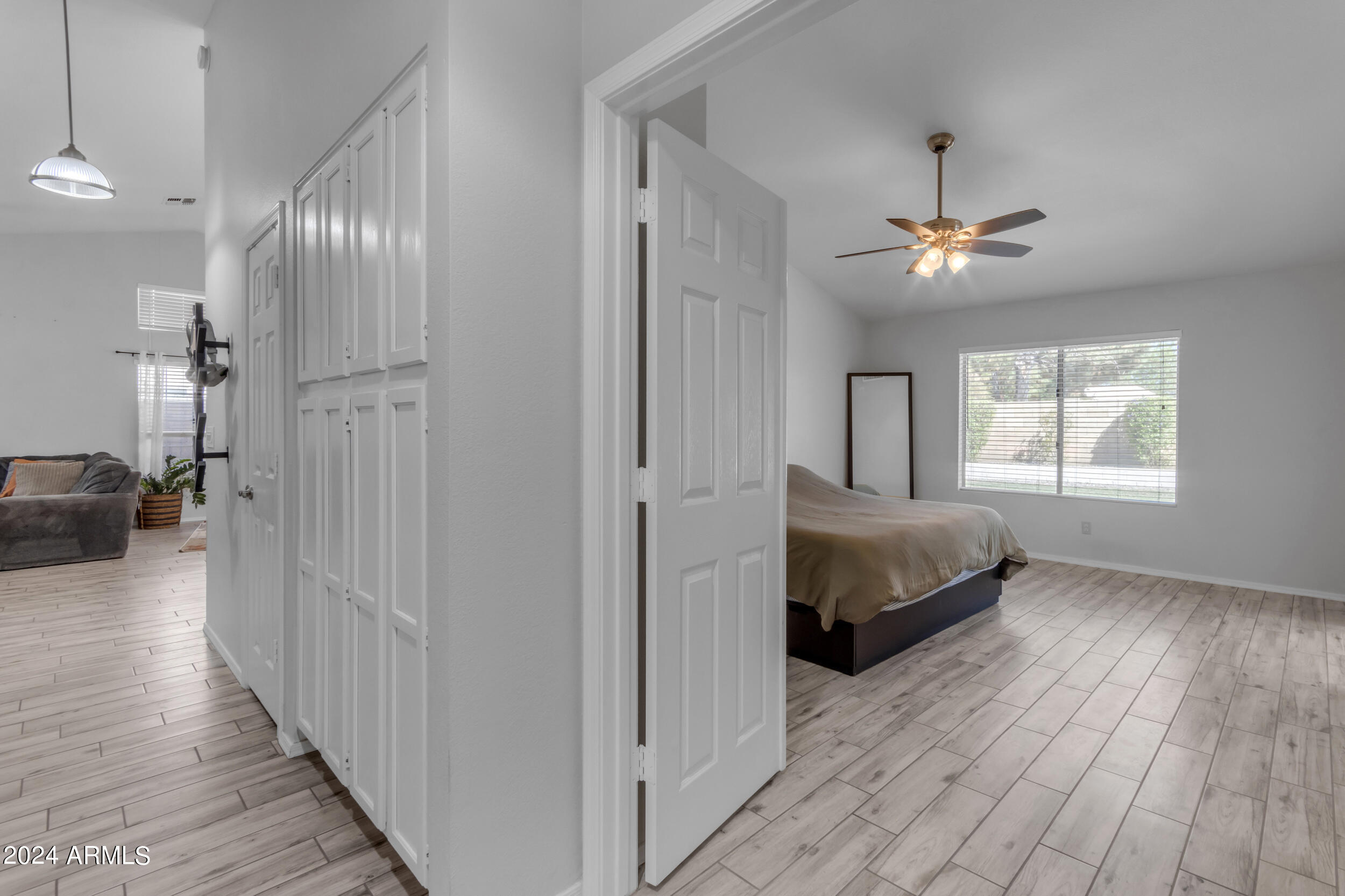 1114 E ARTESIAN Way