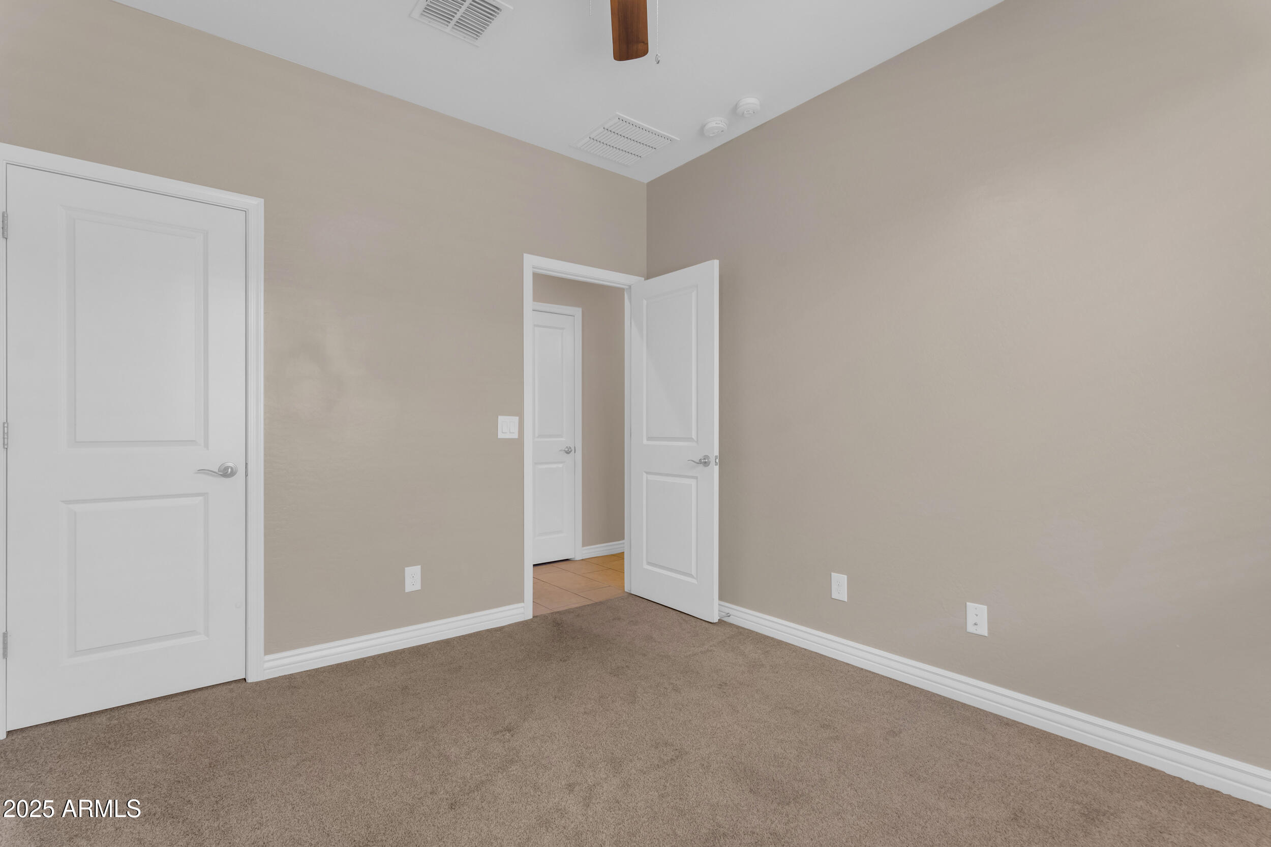 2704 E AUGUSTA Avenue