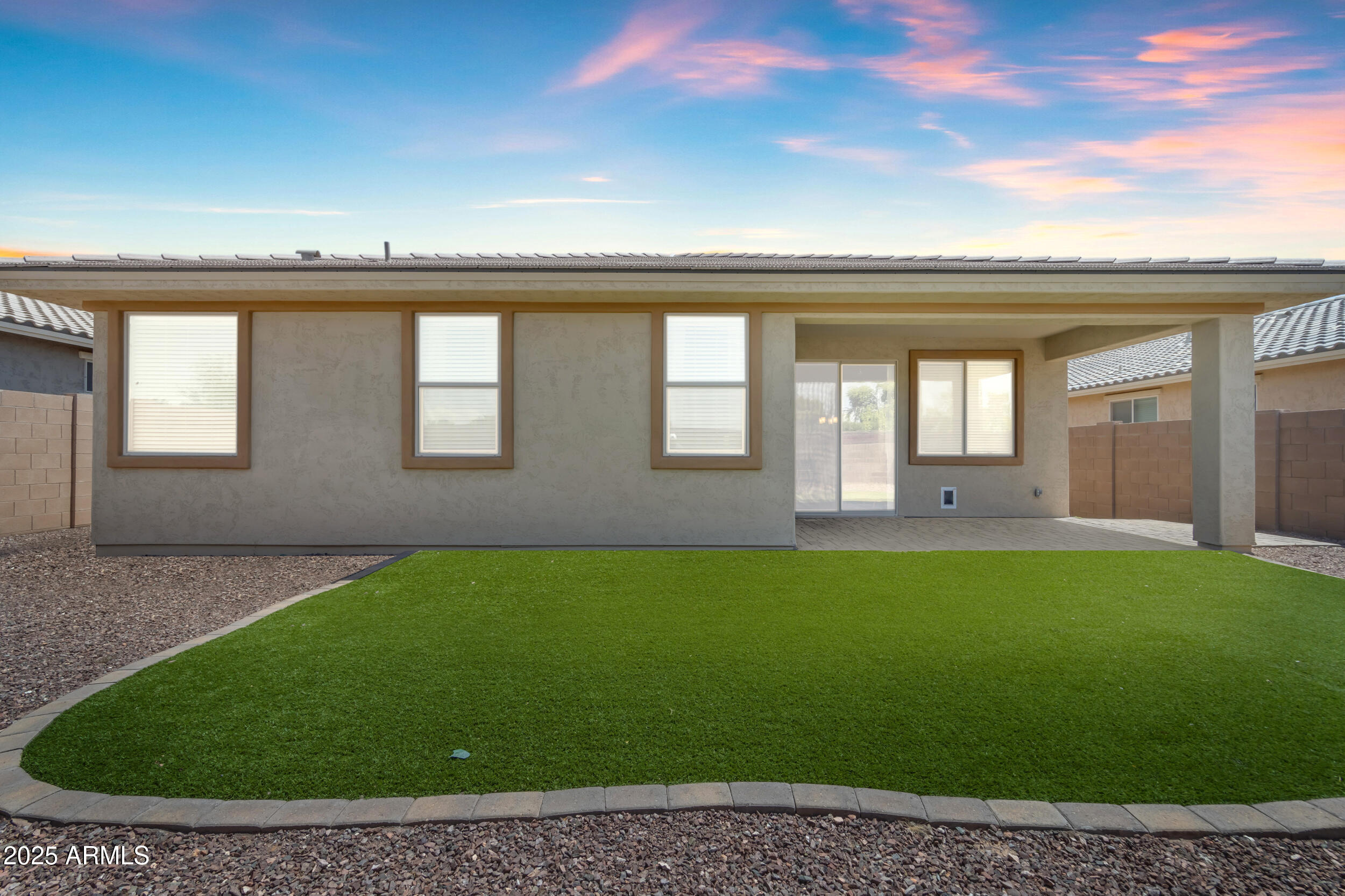 2704 E AUGUSTA Avenue