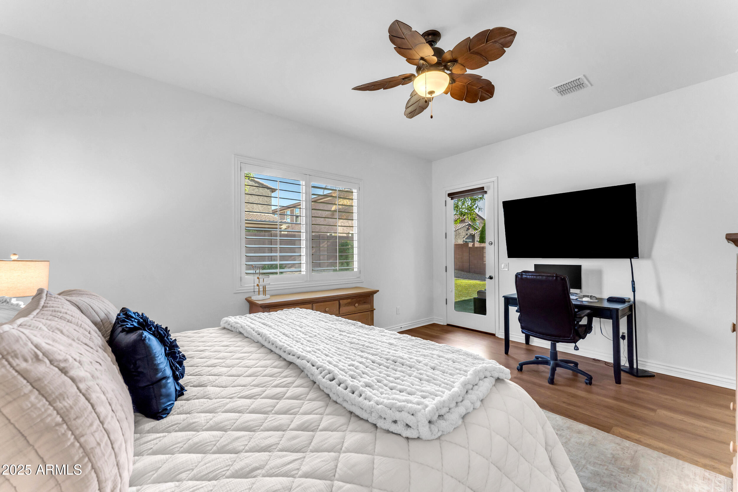 2459 E LINDRICK Drive