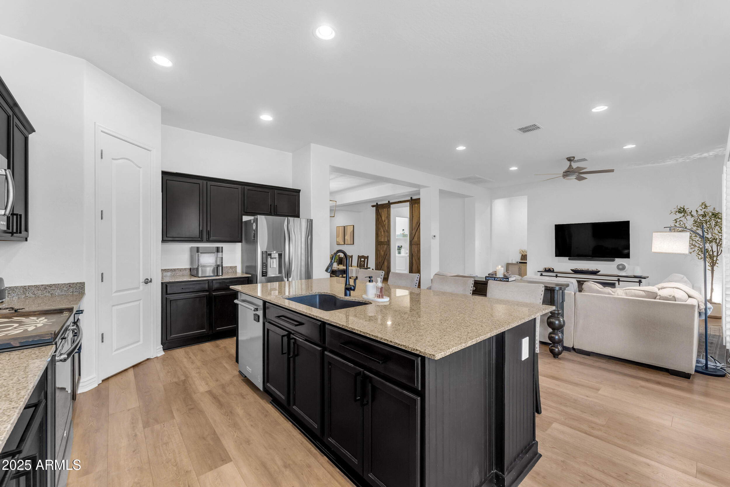 2459 E LINDRICK Drive