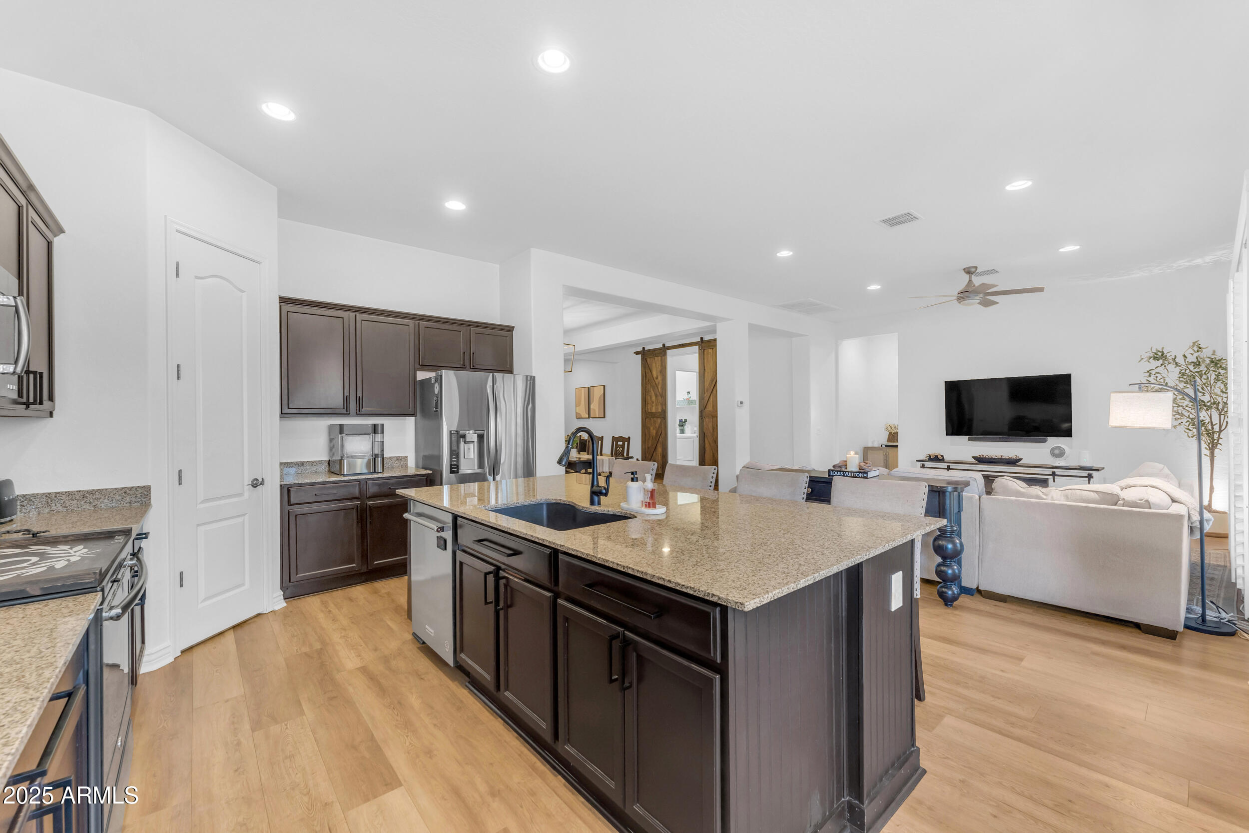 2459 E LINDRICK Drive
