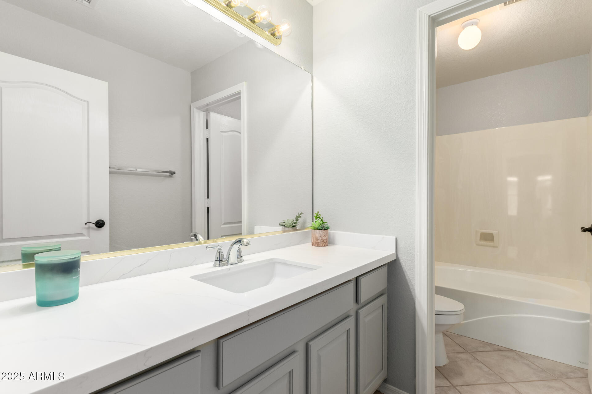 9856 E POSADA Avenue