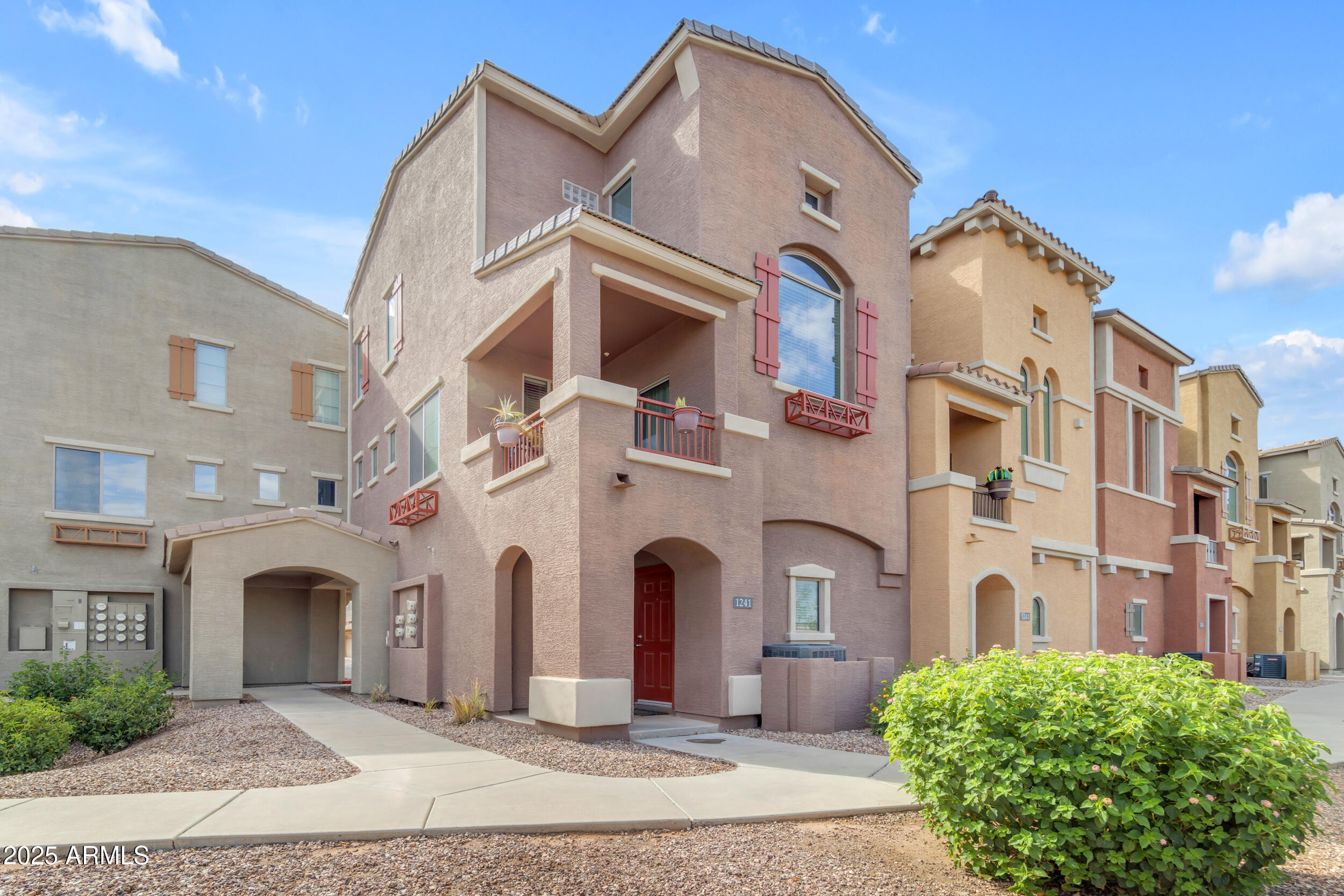240 W JUNIPER Avenue, 1241