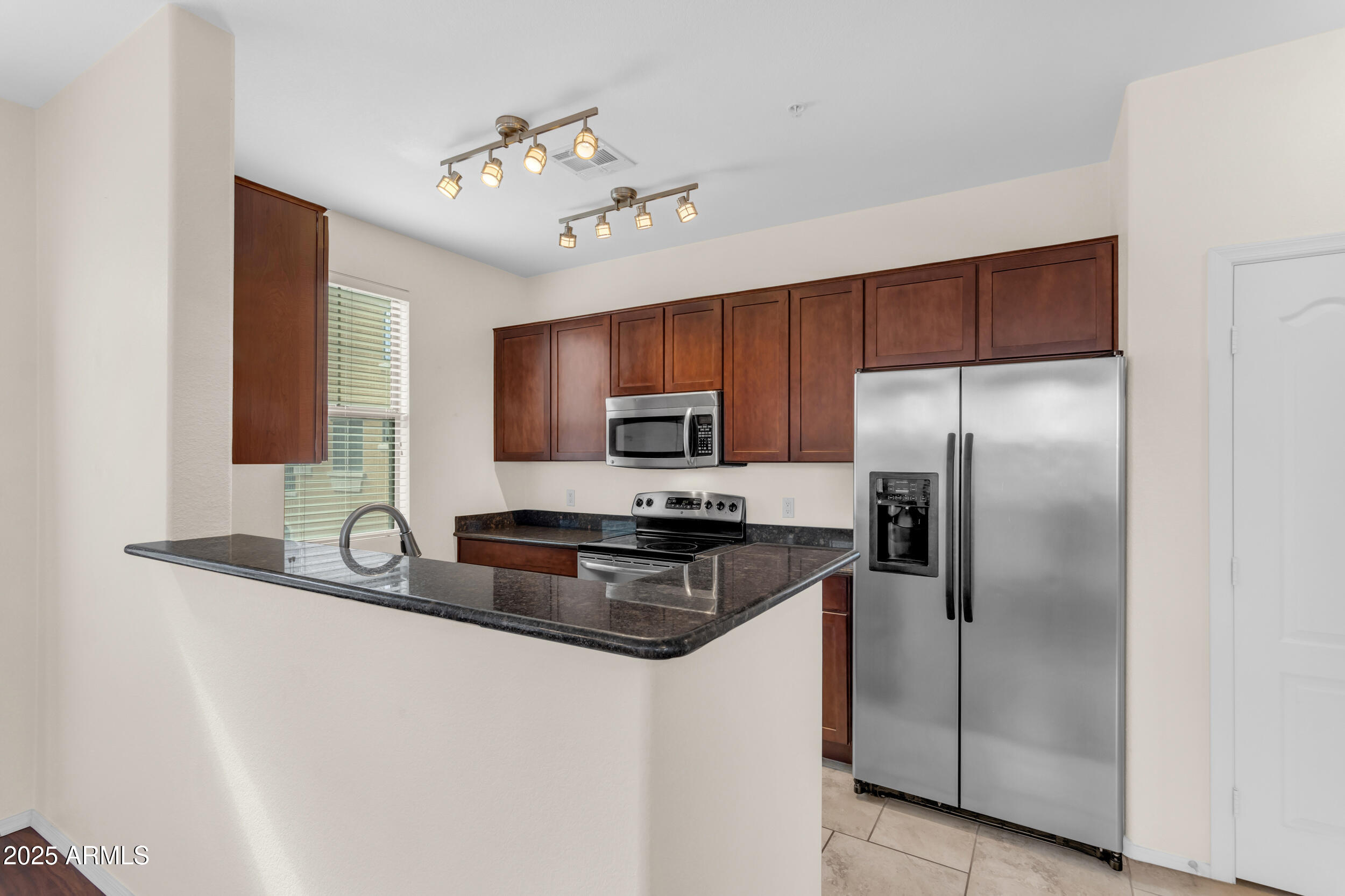 240 W JUNIPER Avenue, 1241