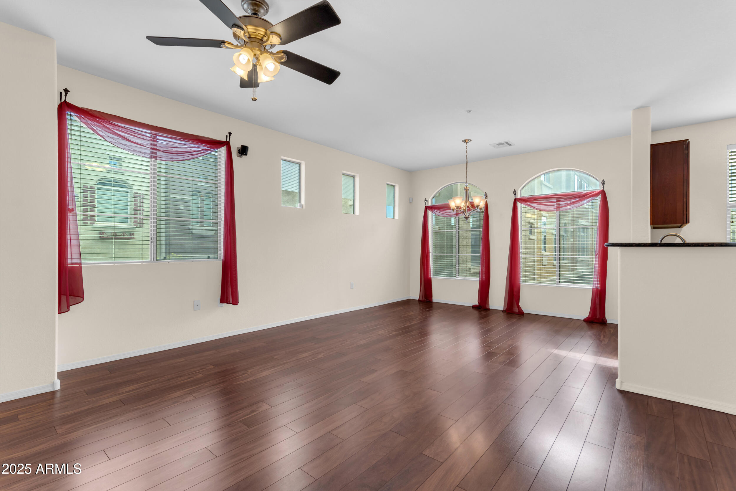 240 W JUNIPER Avenue, 1241