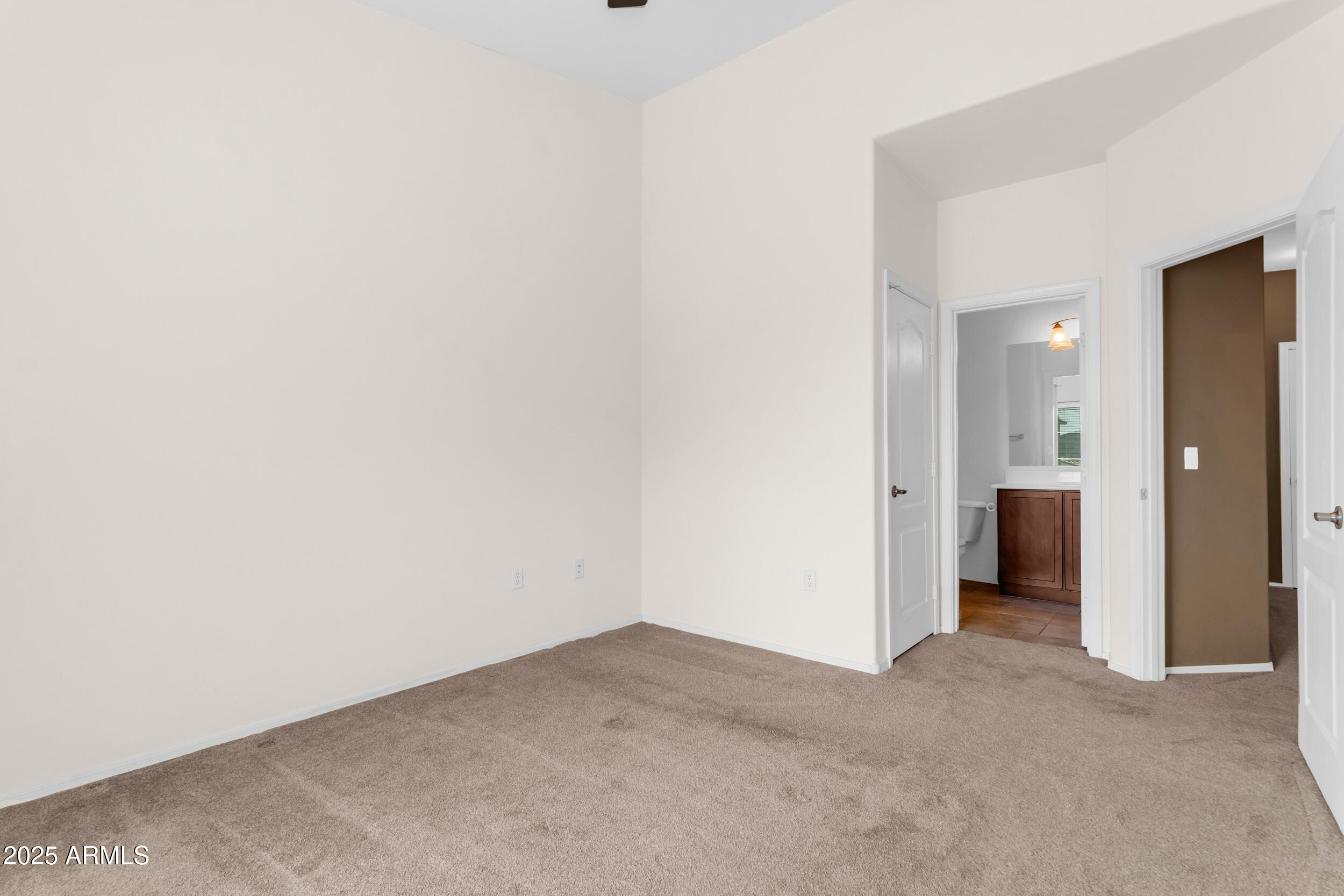 240 W JUNIPER Avenue, 1241