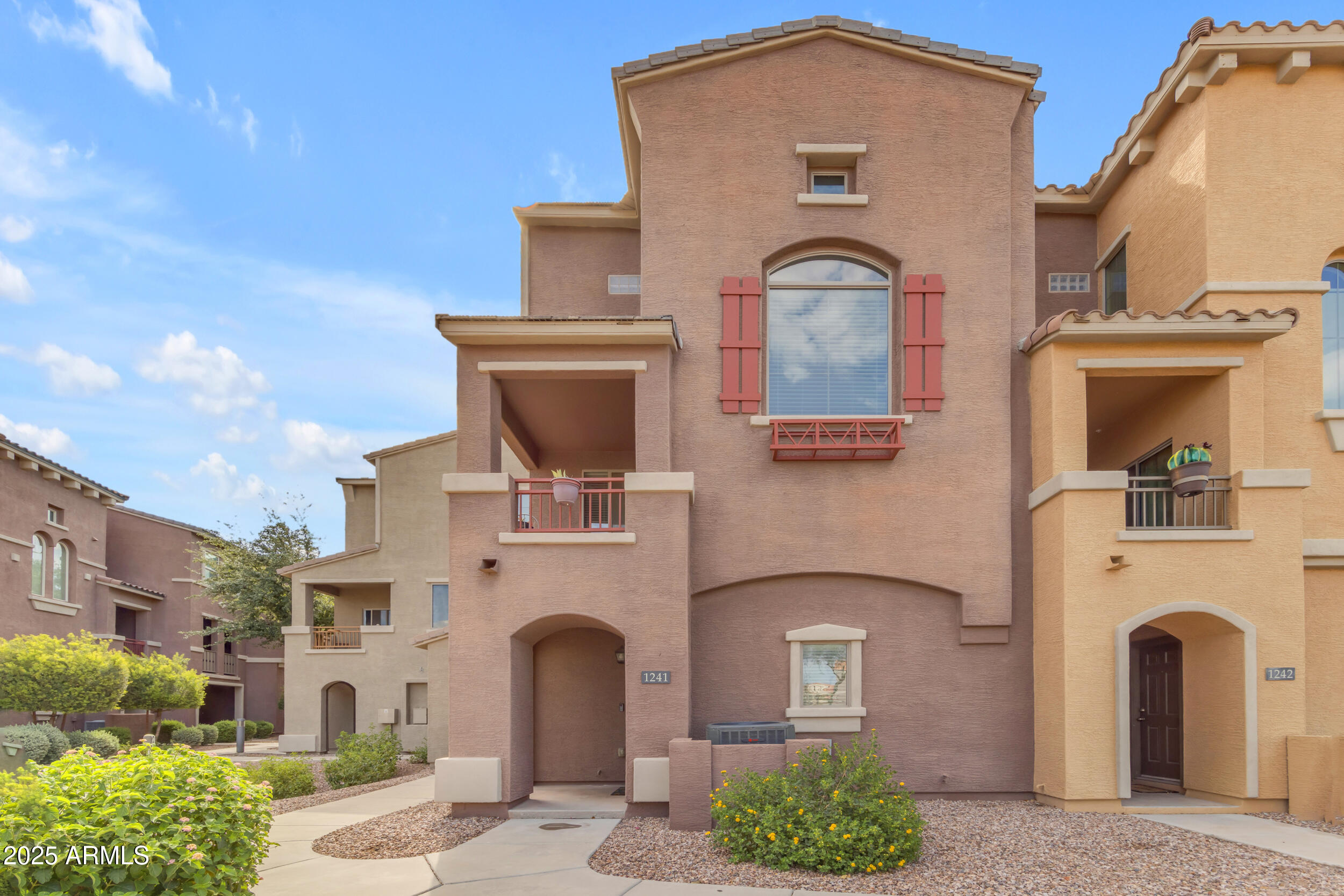 240 W JUNIPER Avenue, 1241
