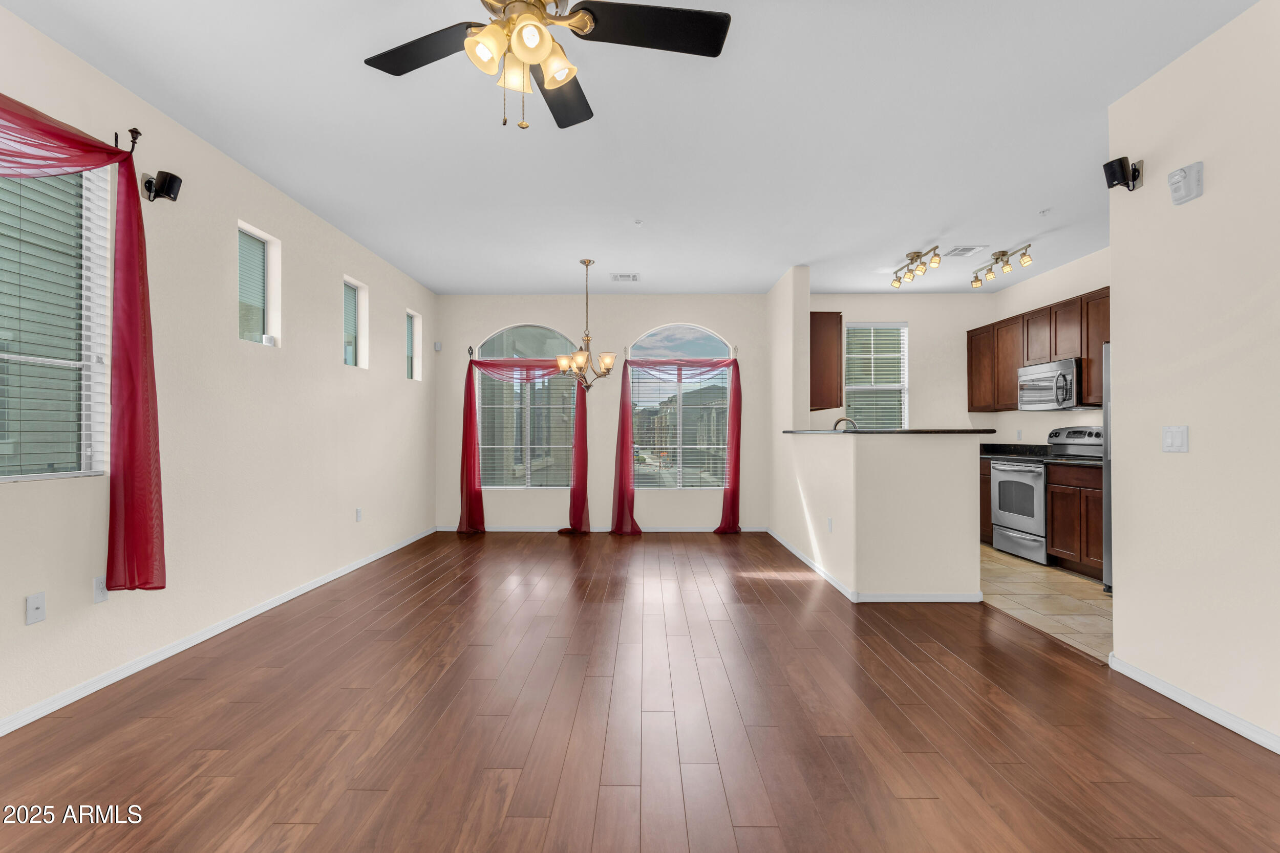 240 W JUNIPER Avenue, 1241