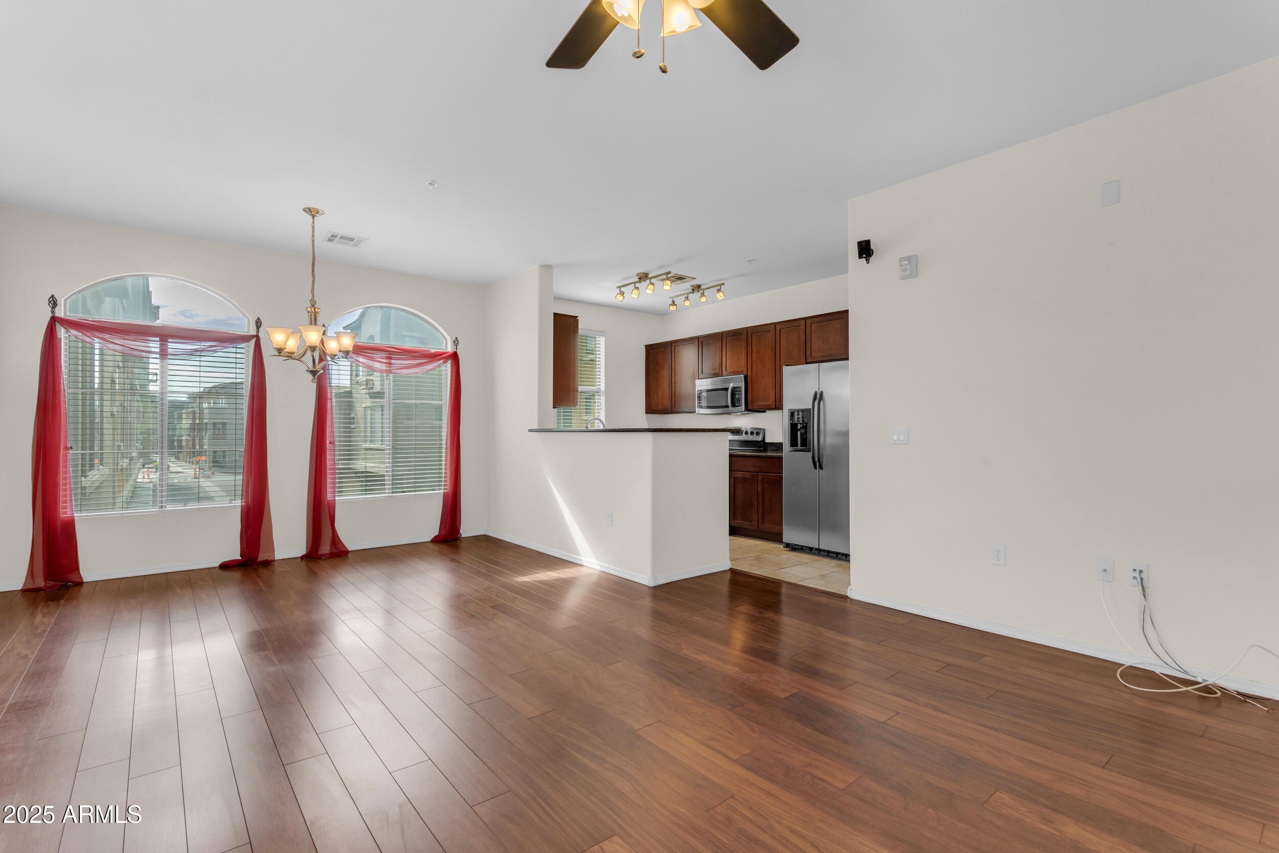 240 W JUNIPER Avenue, 1241