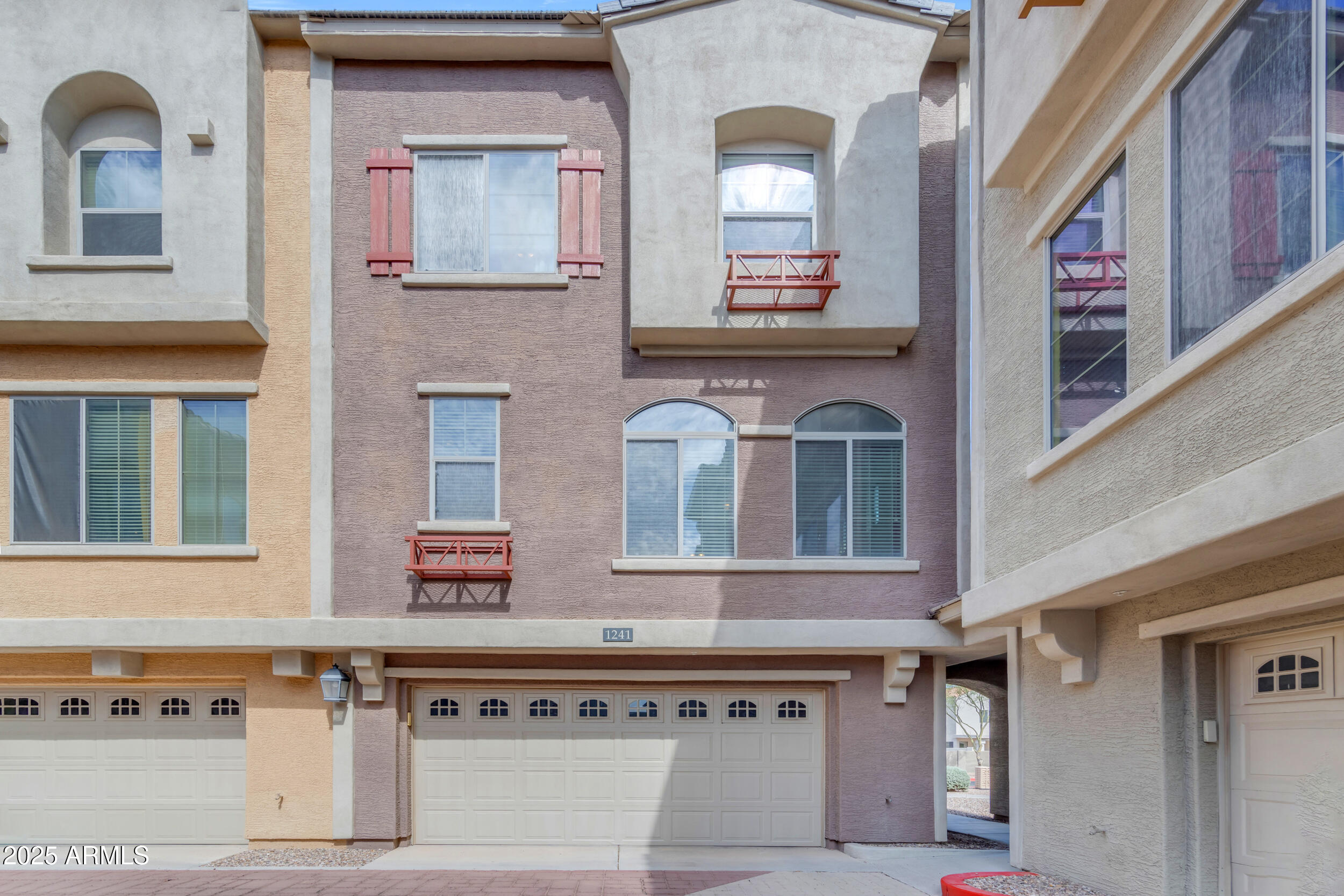 240 W JUNIPER Avenue, 1241