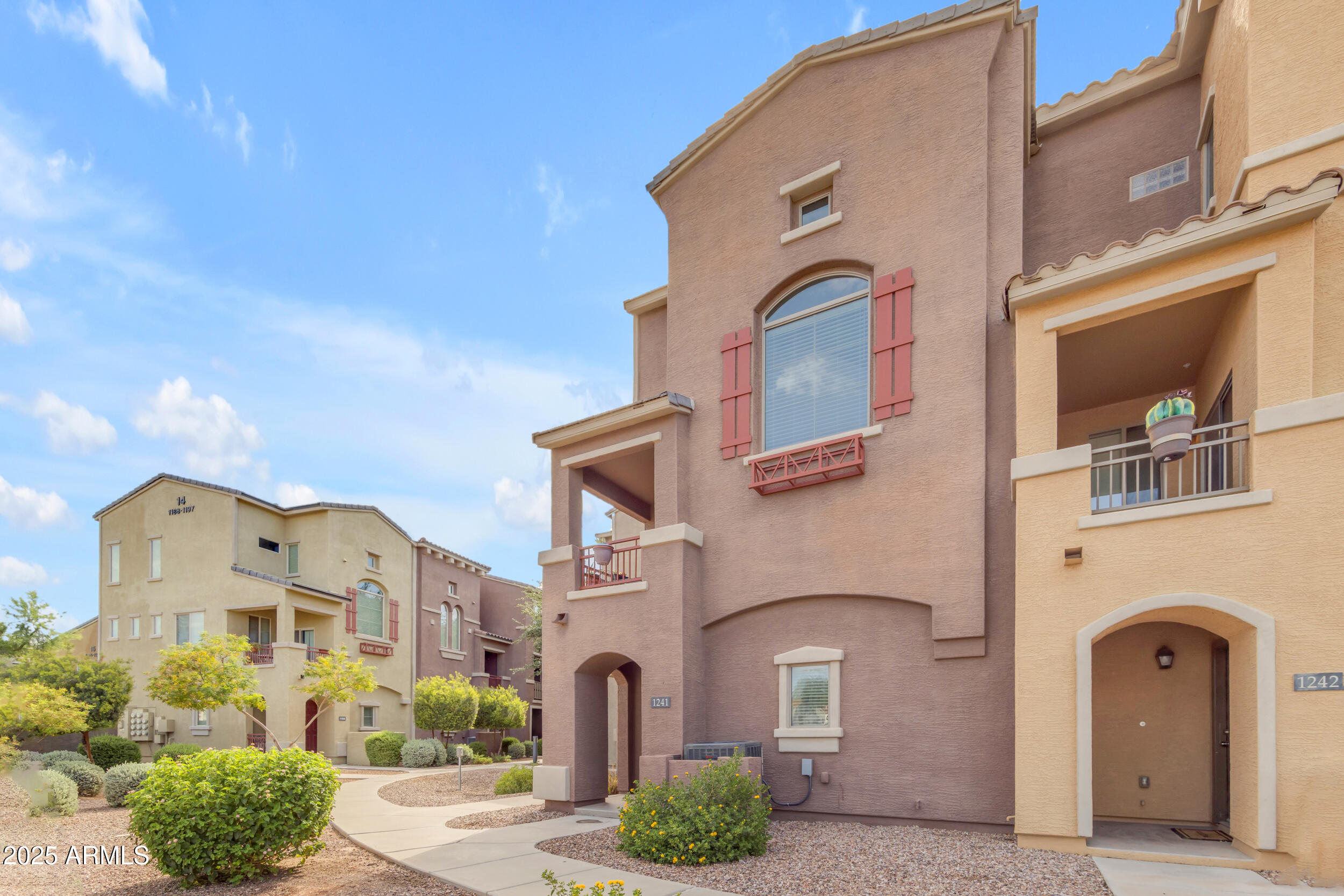 240 W JUNIPER Avenue, 1241