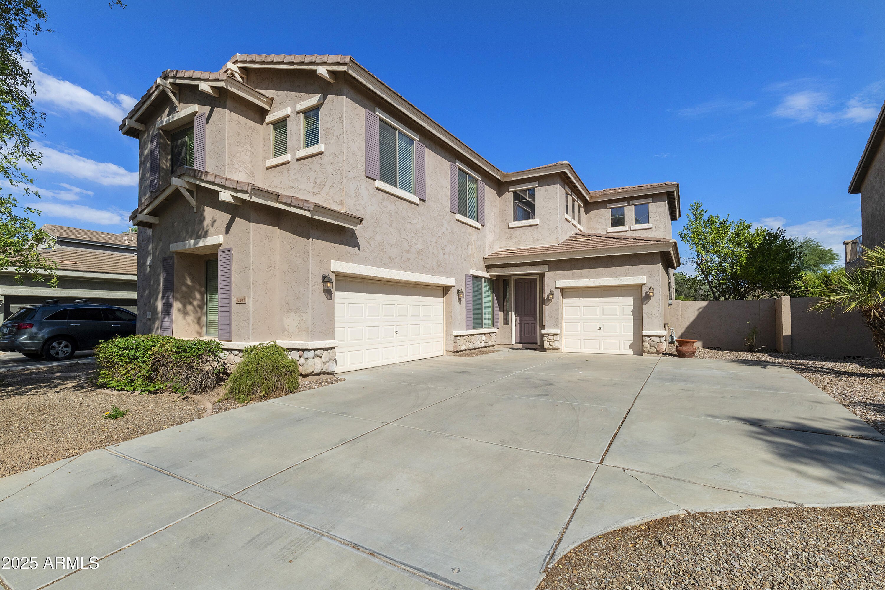 4220 E MARSHALL Avenue