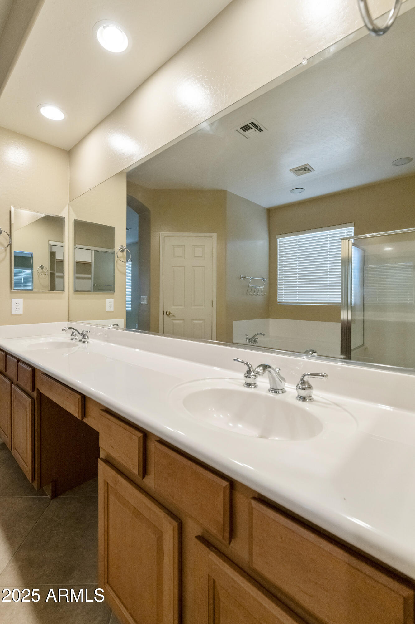 4220 E MARSHALL Avenue