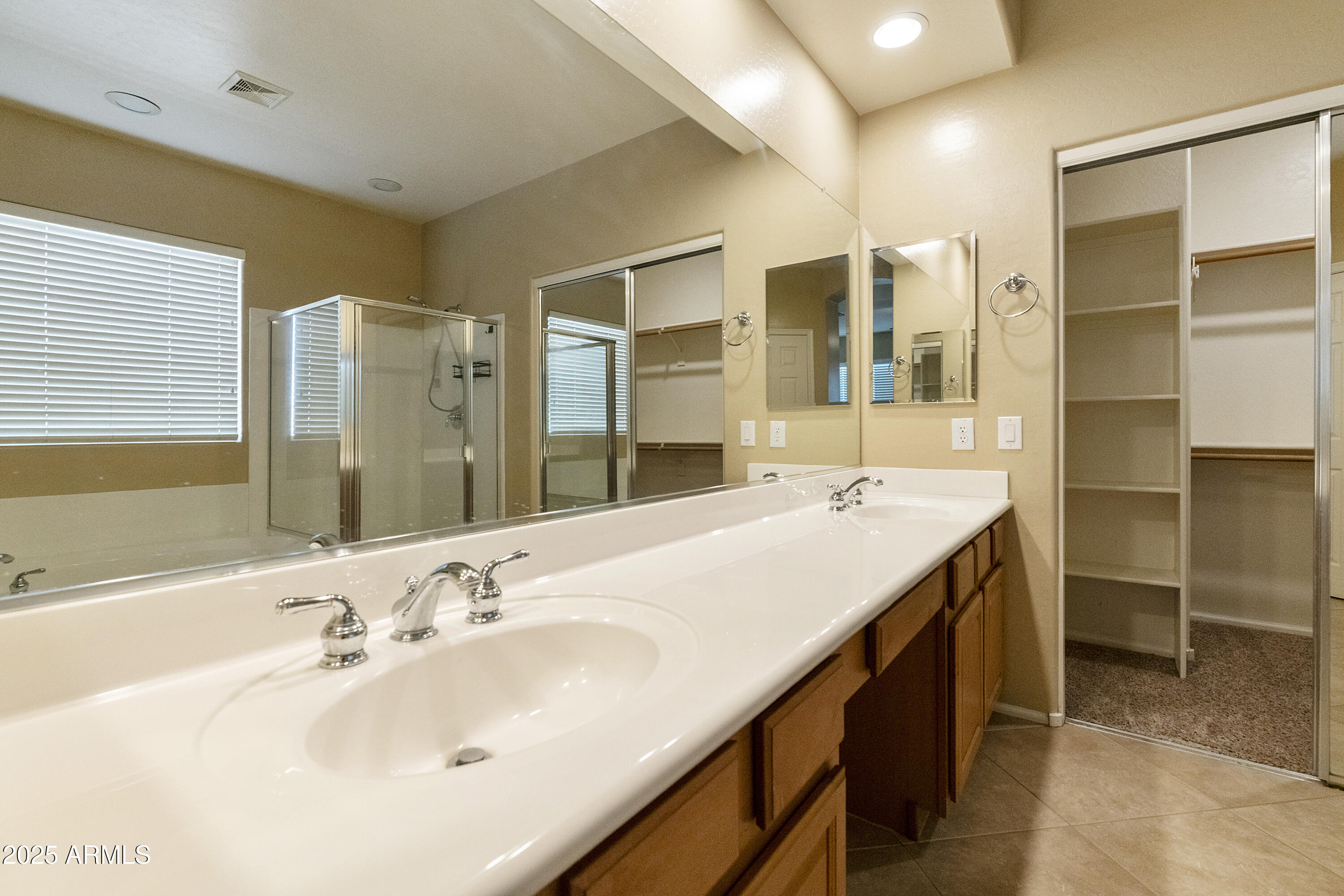 4220 E MARSHALL Avenue