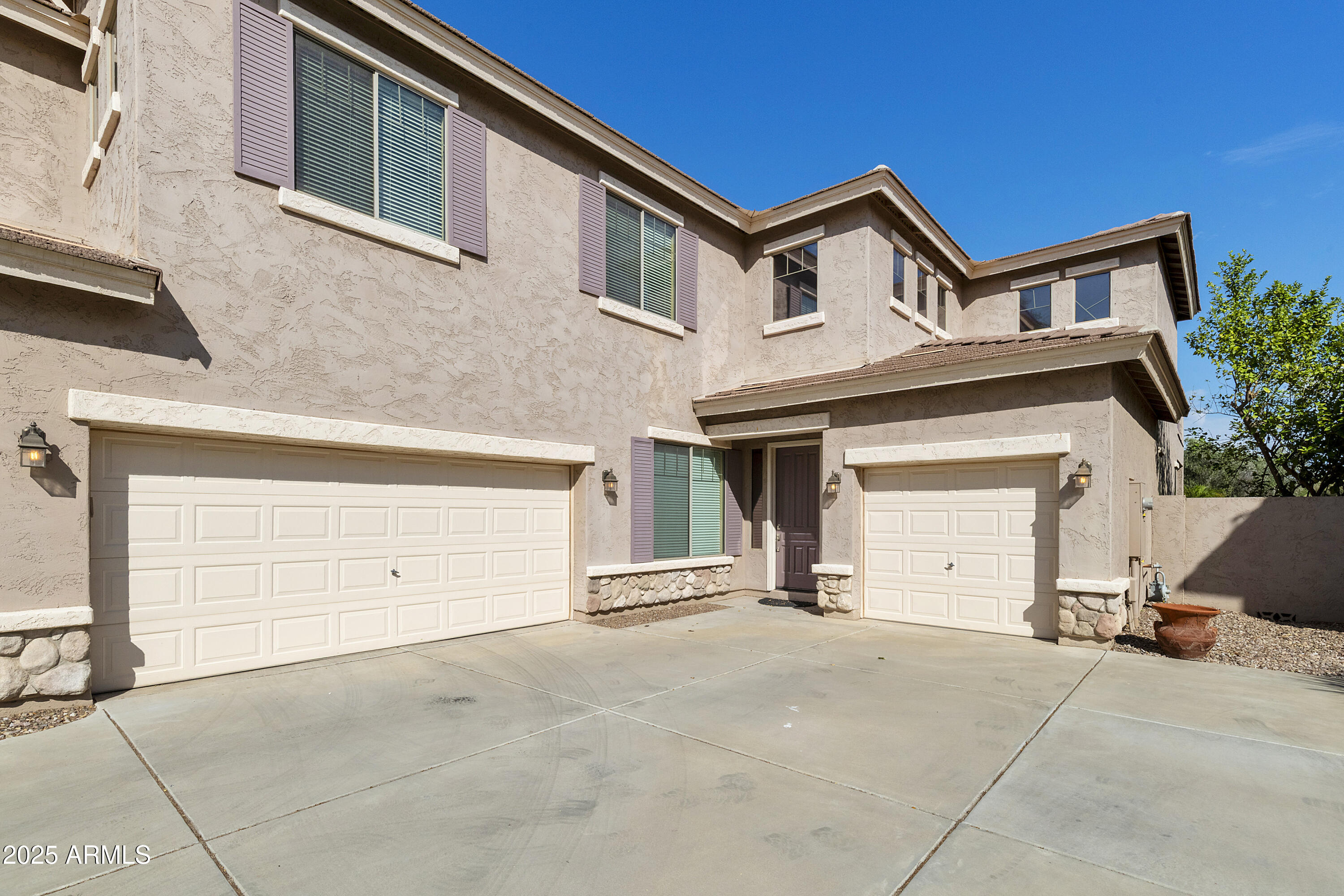 4220 E MARSHALL Avenue