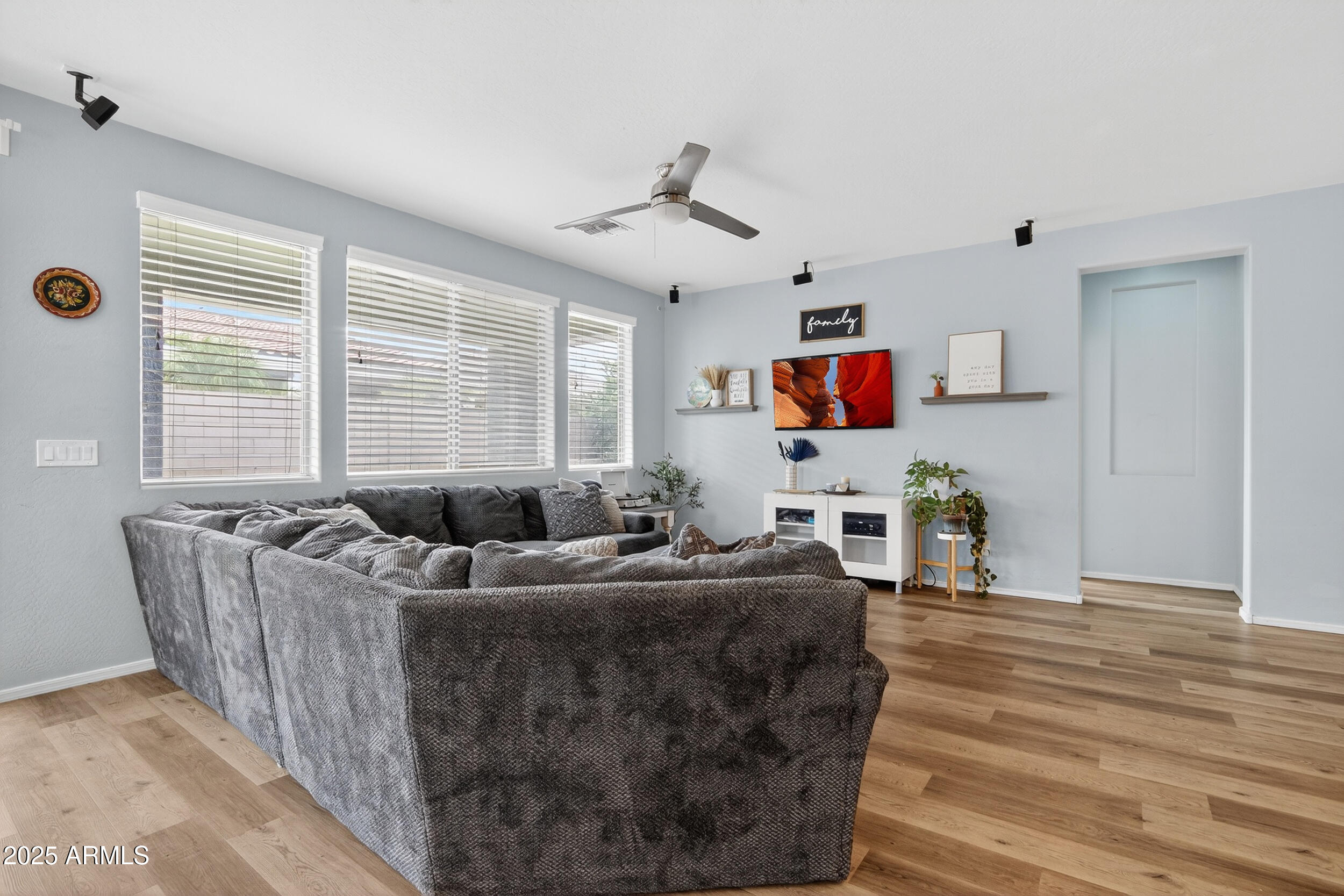 22484 E Calle De Flores