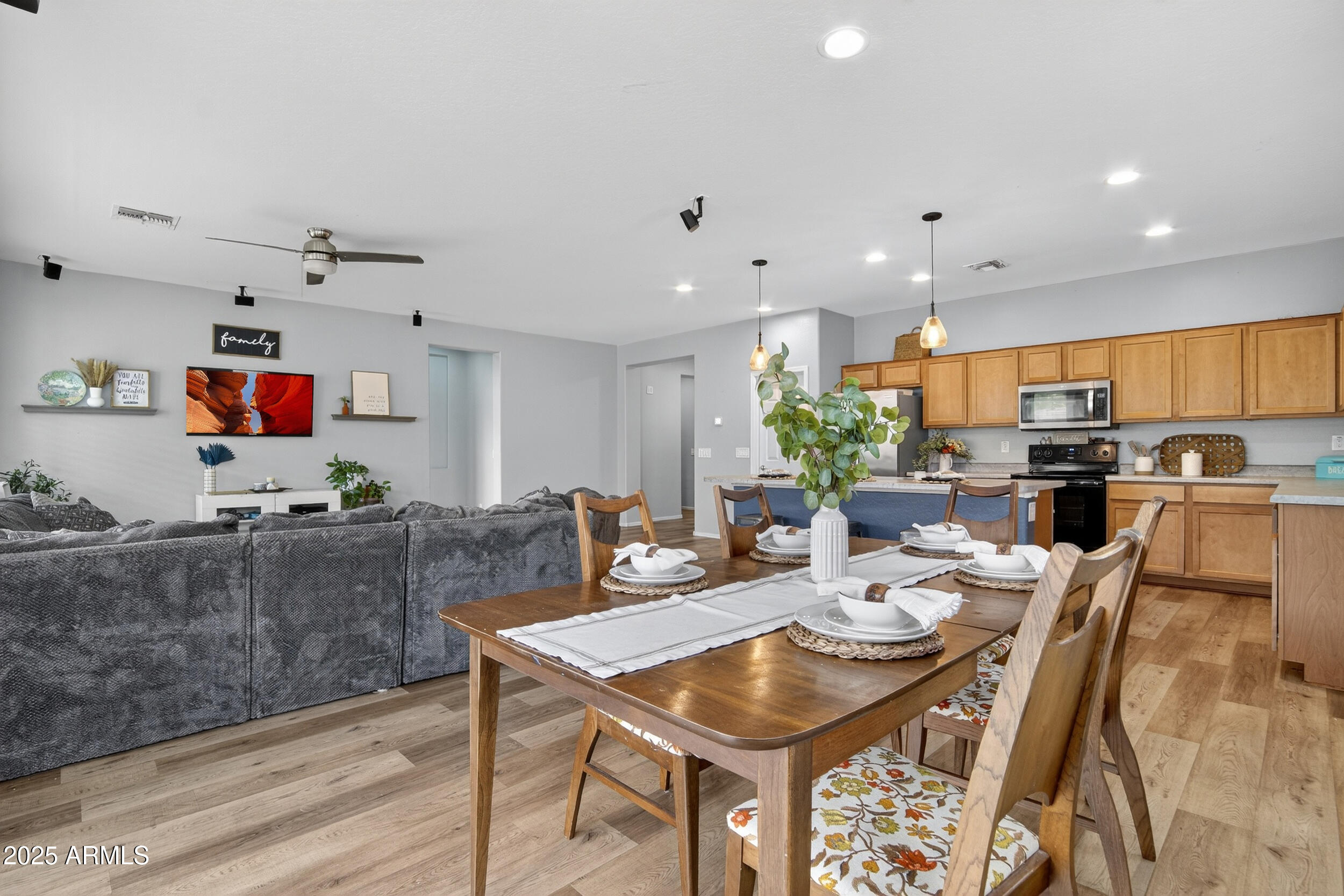 22484 E Calle De Flores