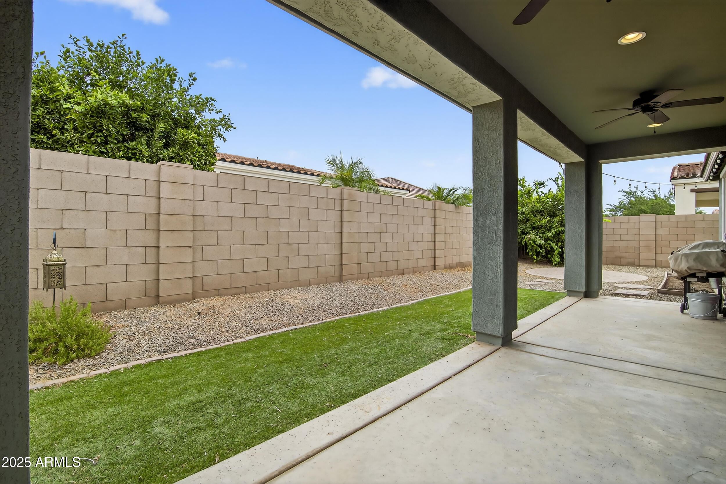 22484 E Calle De Flores