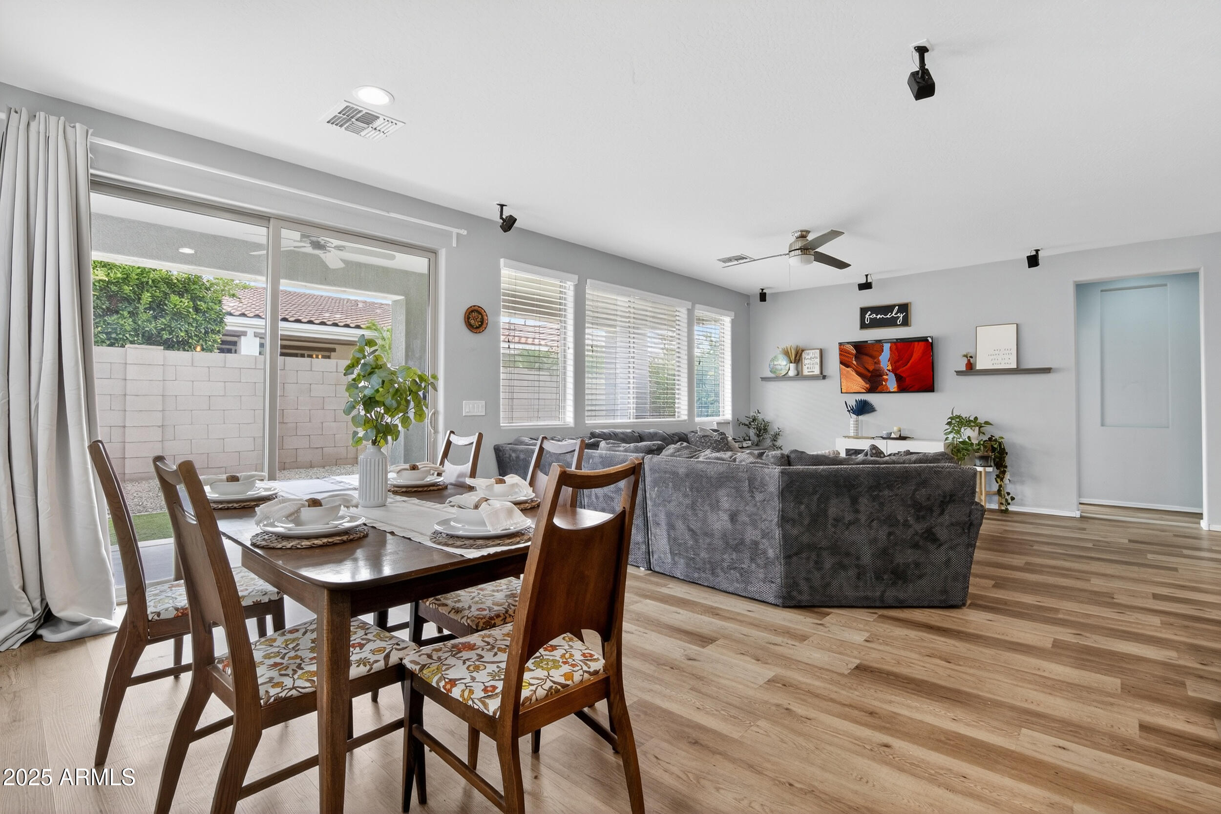 22484 E Calle De Flores