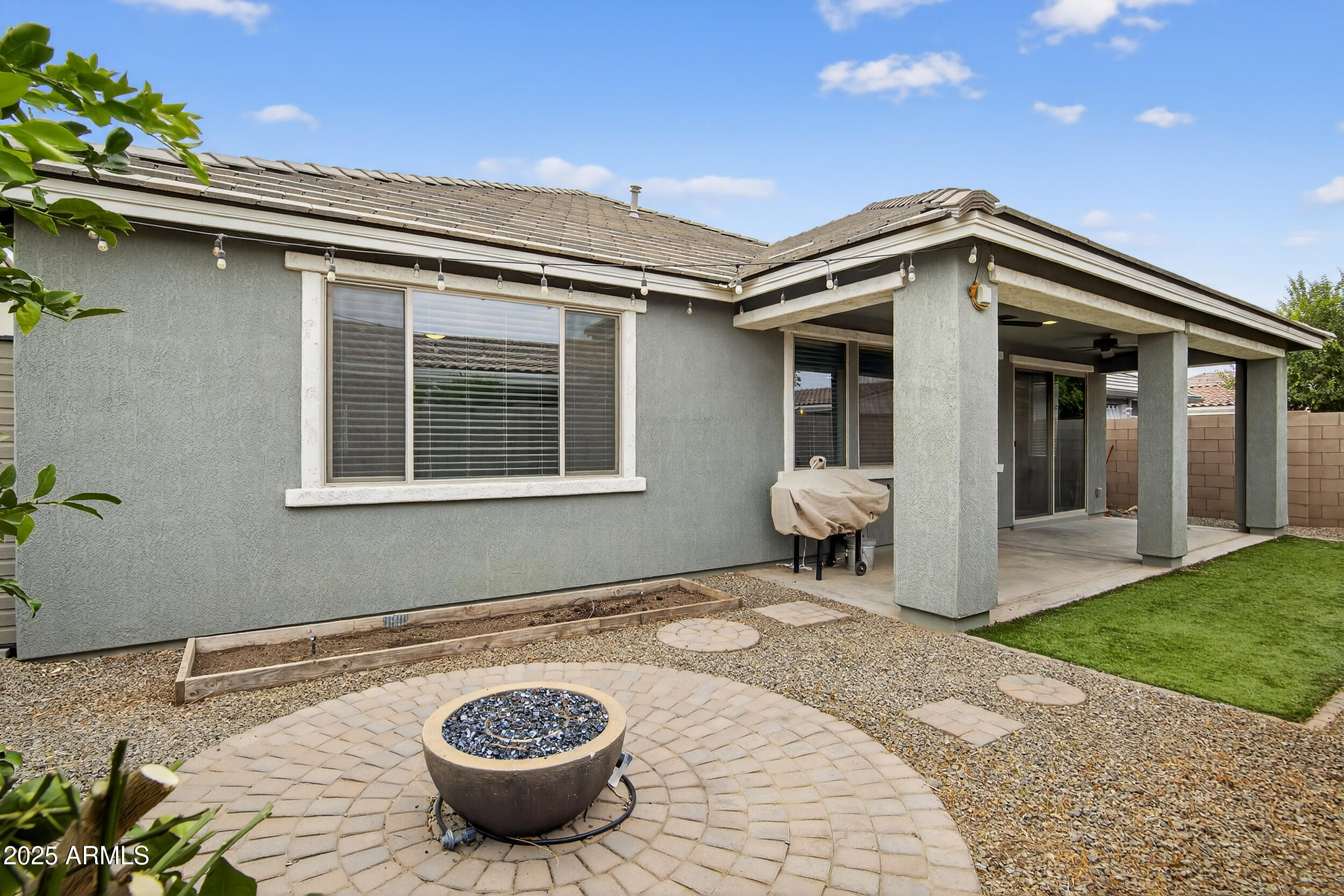 22484 E Calle De Flores
