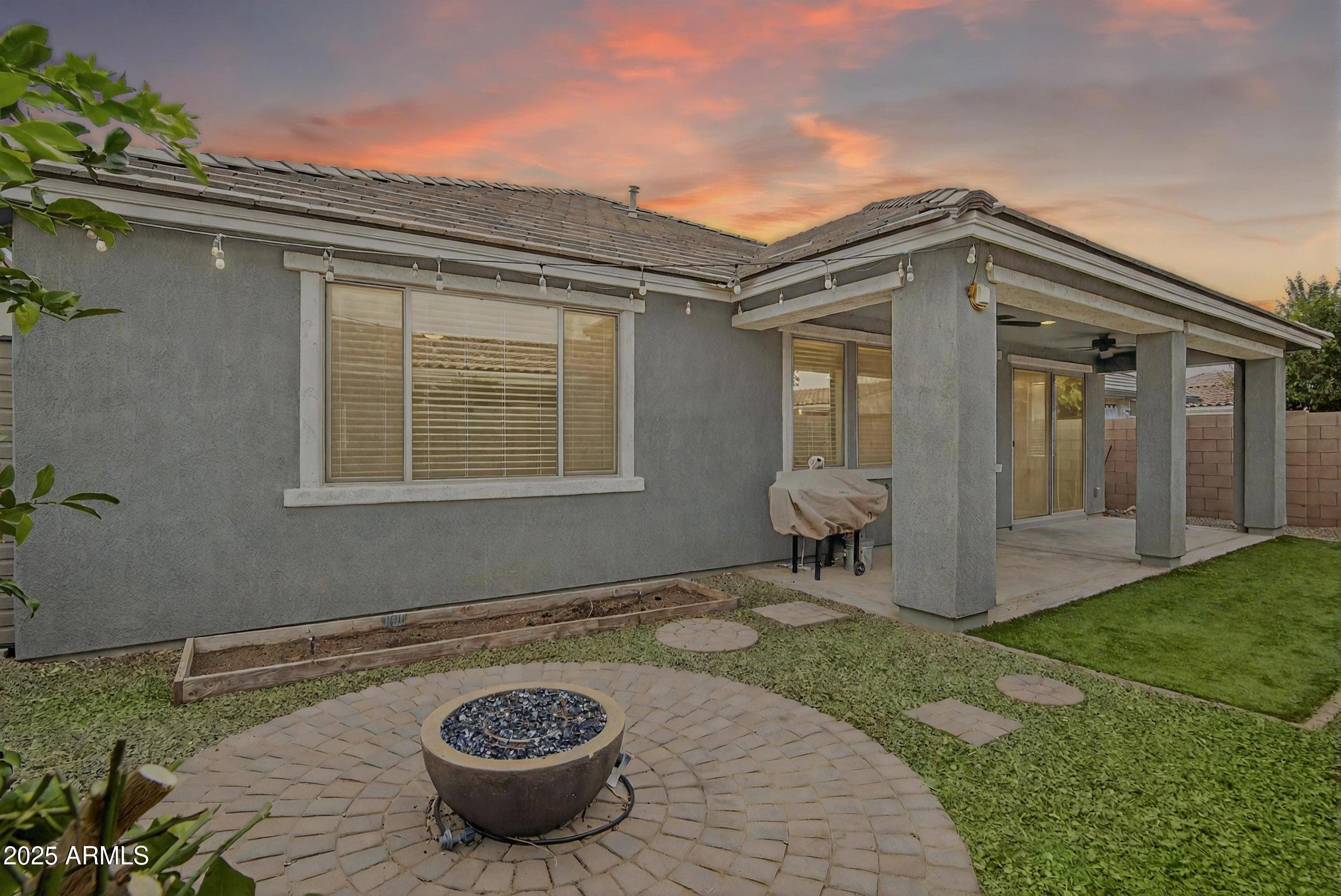 22484 E Calle De Flores