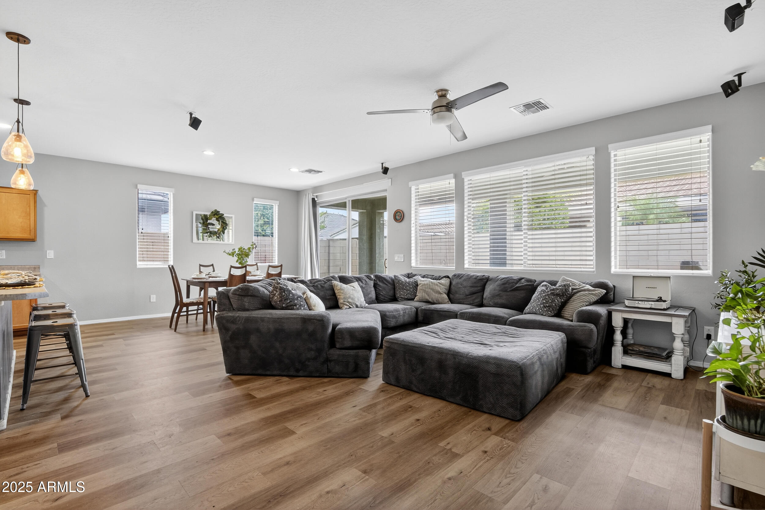 22484 E Calle De Flores
