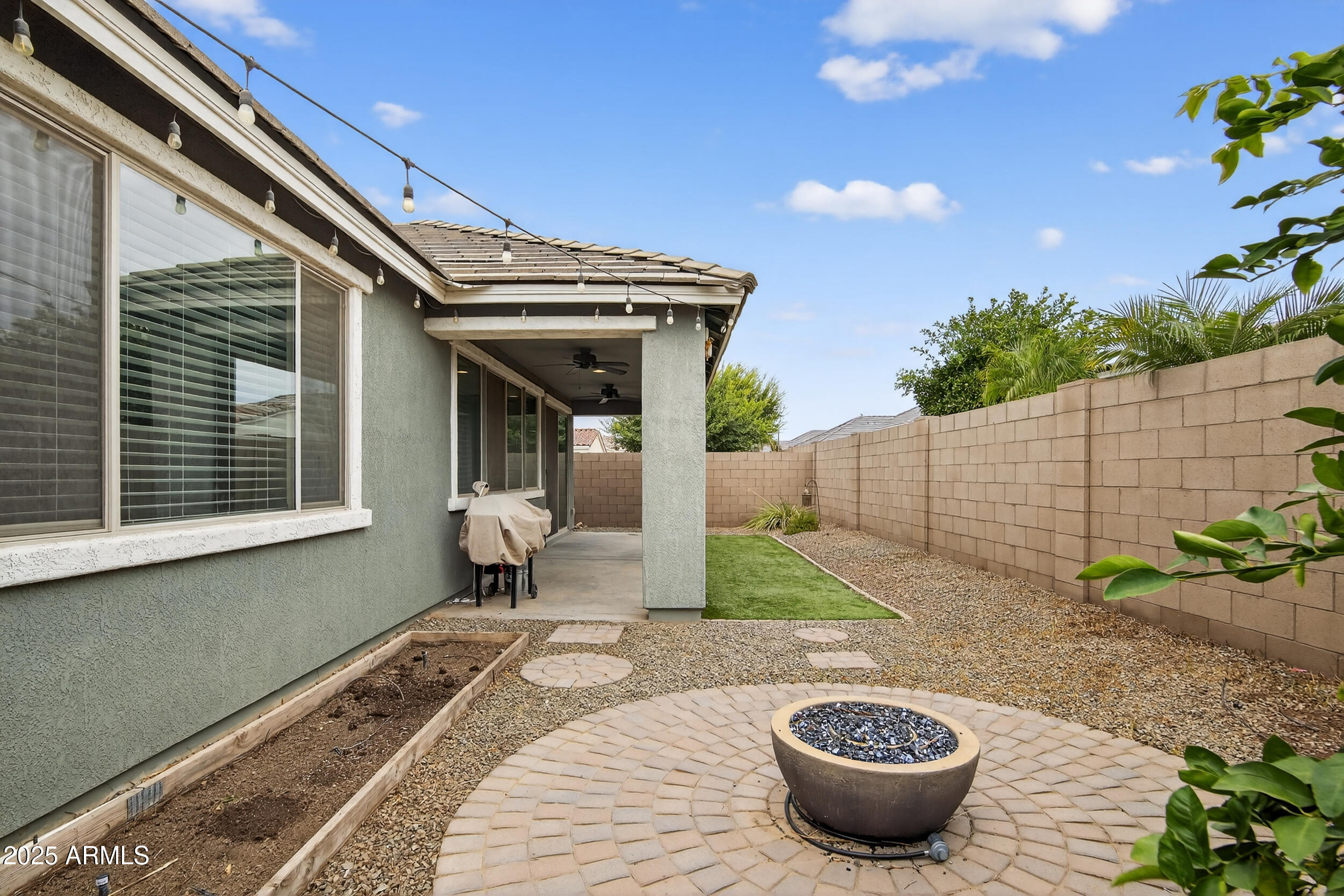 22484 E Calle De Flores