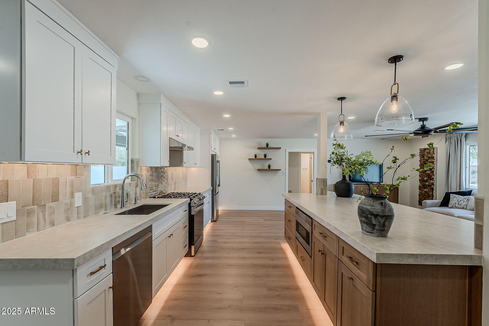 1261 E RIVIERA Drive