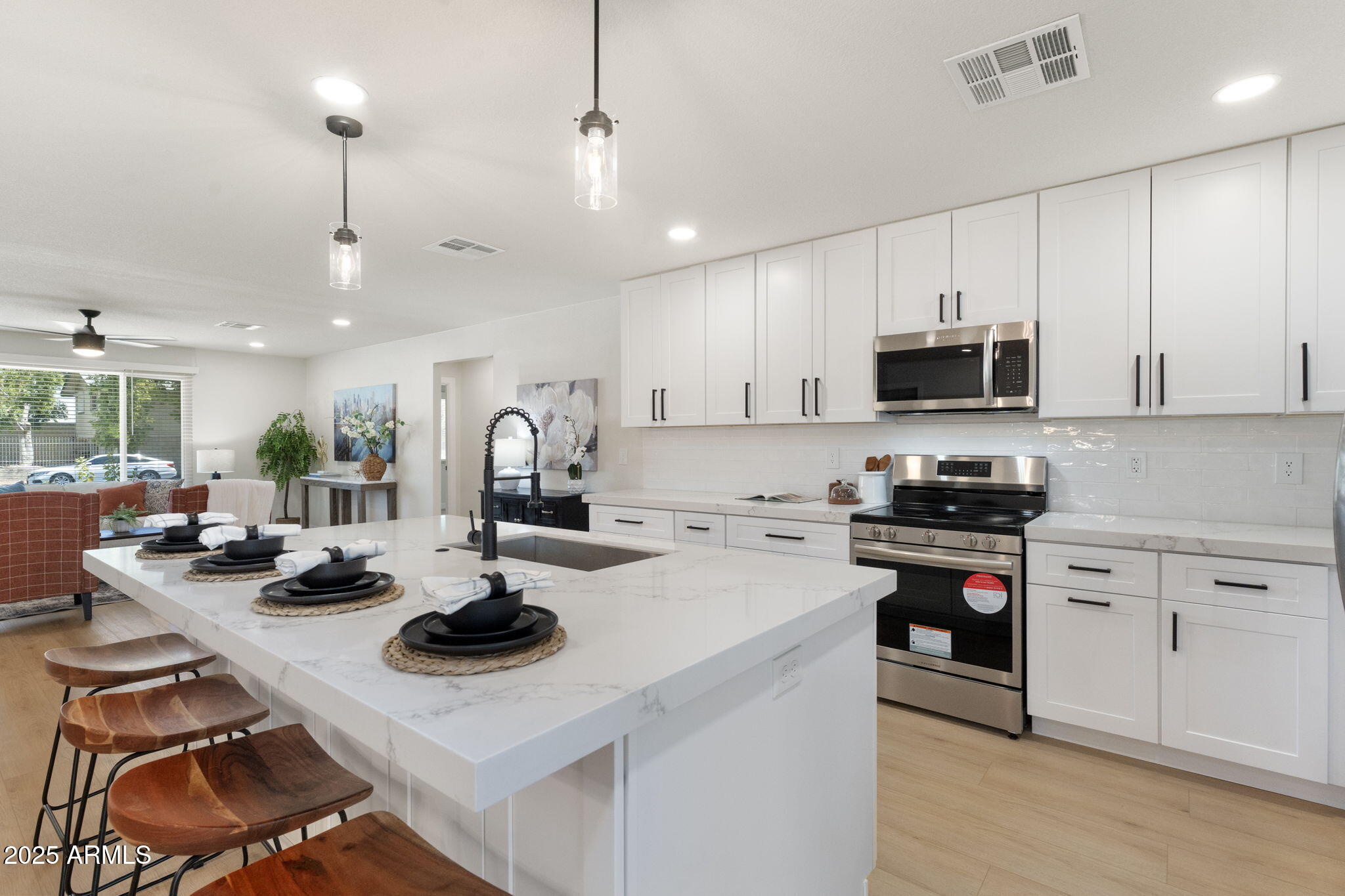 6646 S LA ROSA Drive
