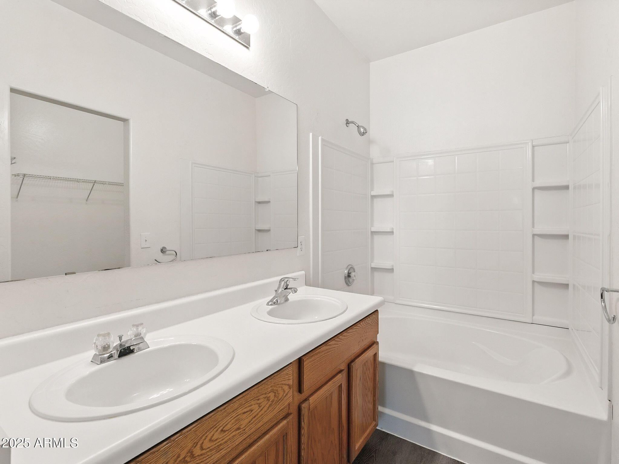 2142 E FRIESIAN Drive