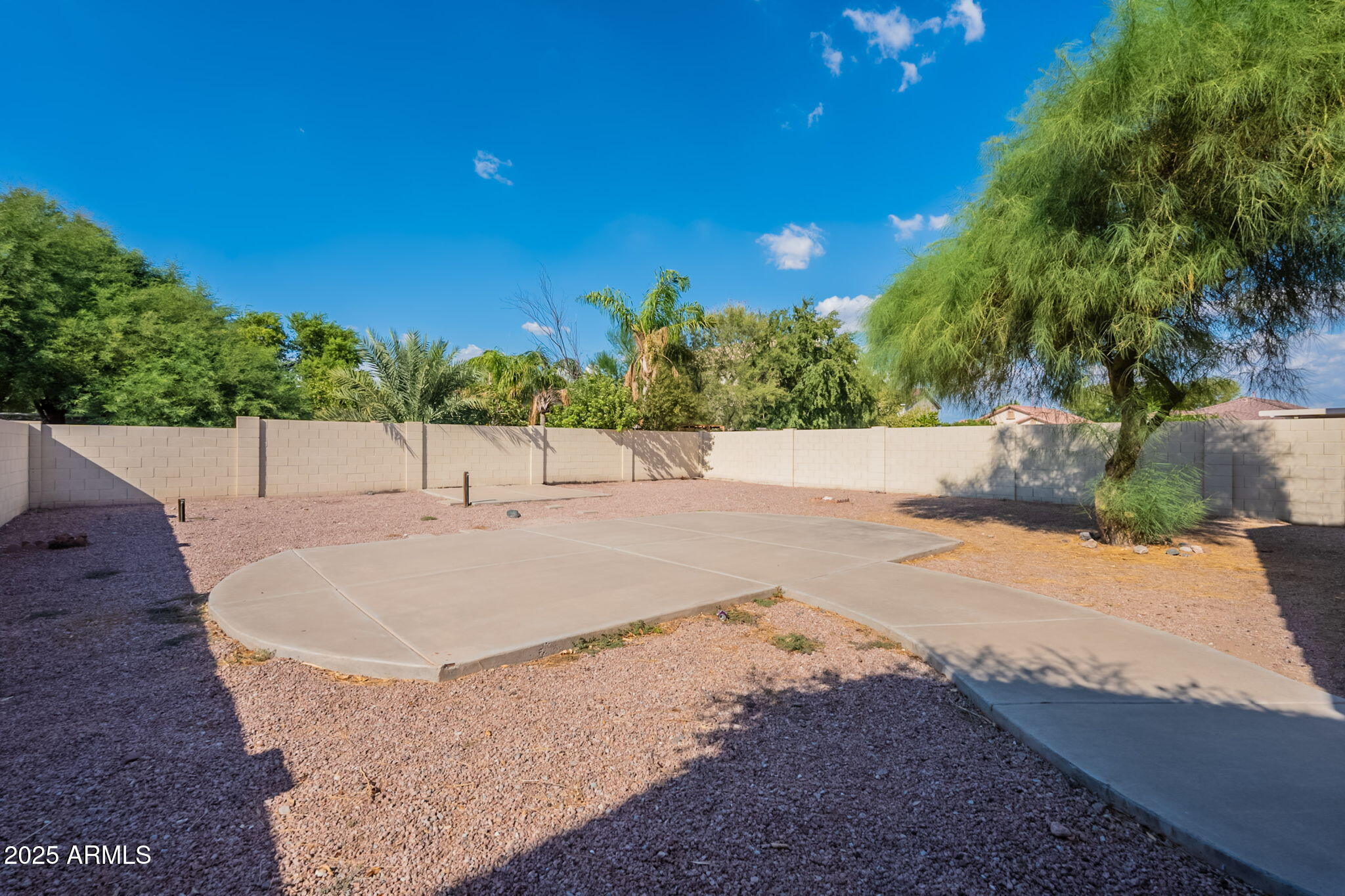 2142 E FRIESIAN Drive