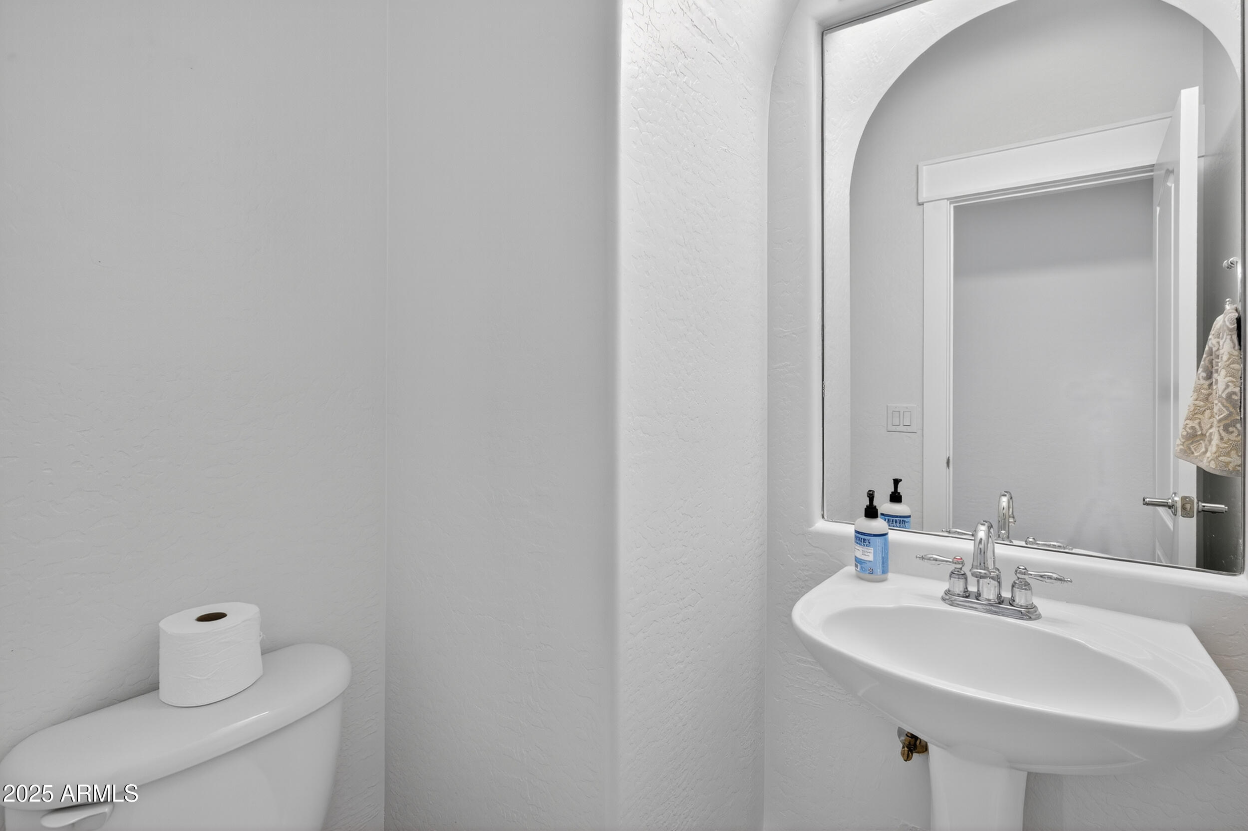 2436 W KACHINA Trail