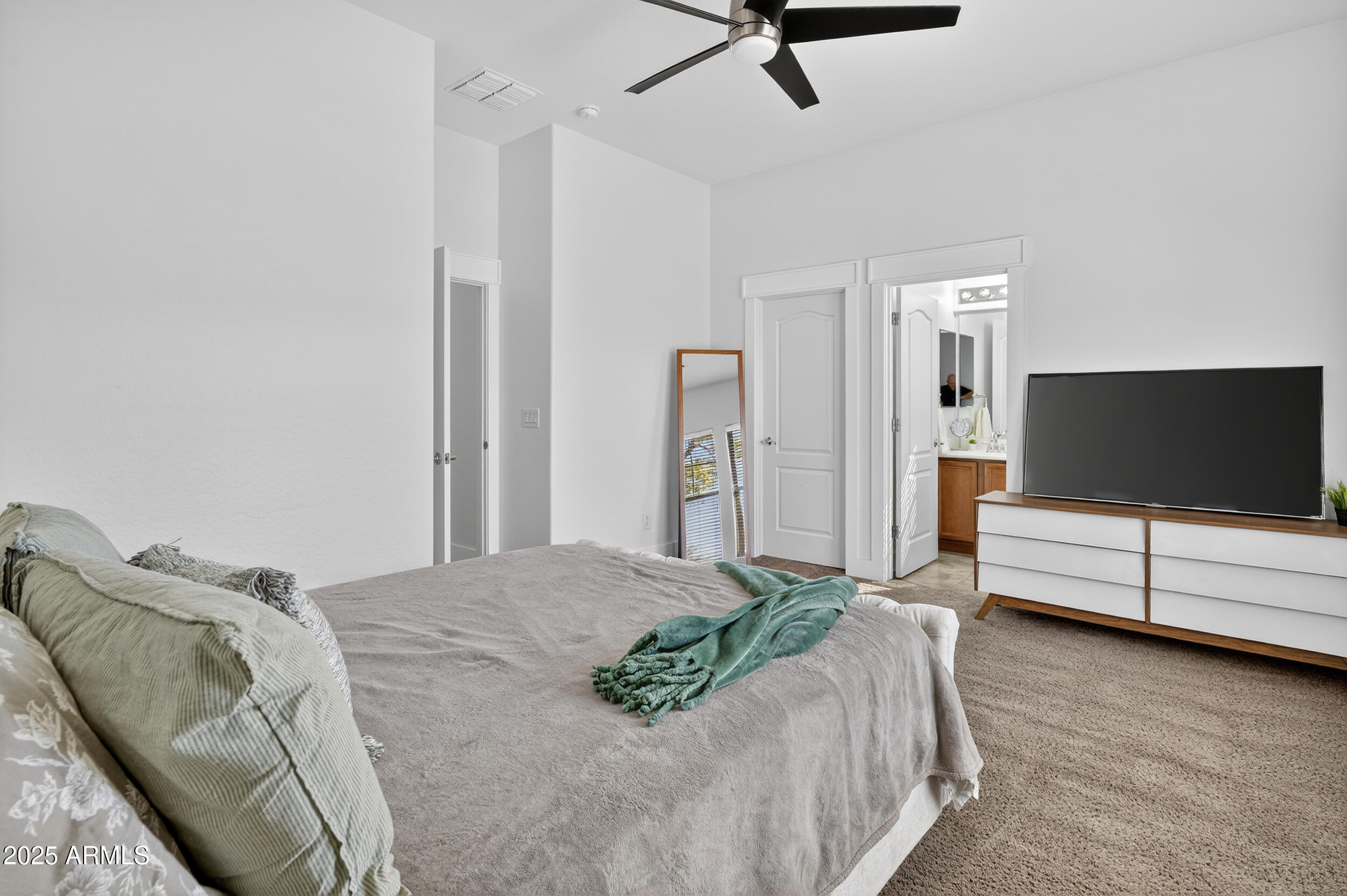 2436 W KACHINA Trail