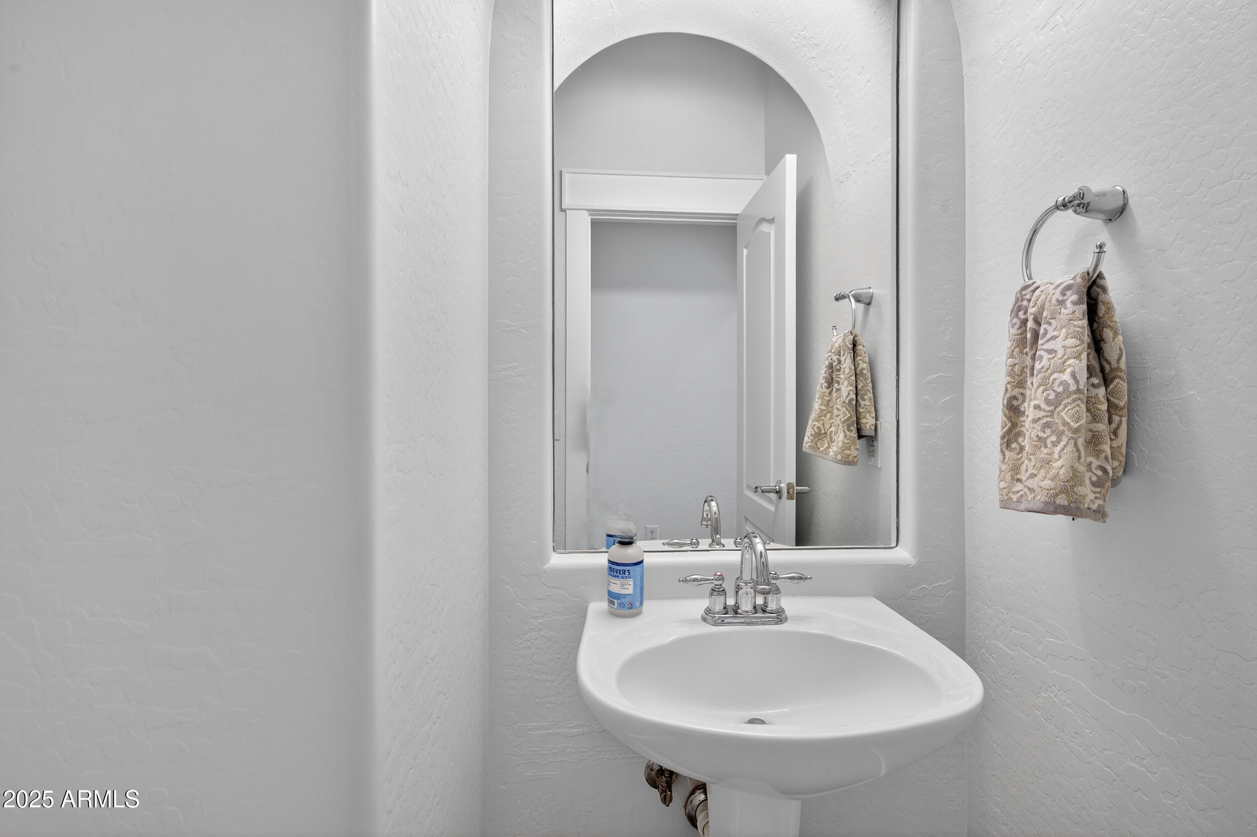 2436 W KACHINA Trail